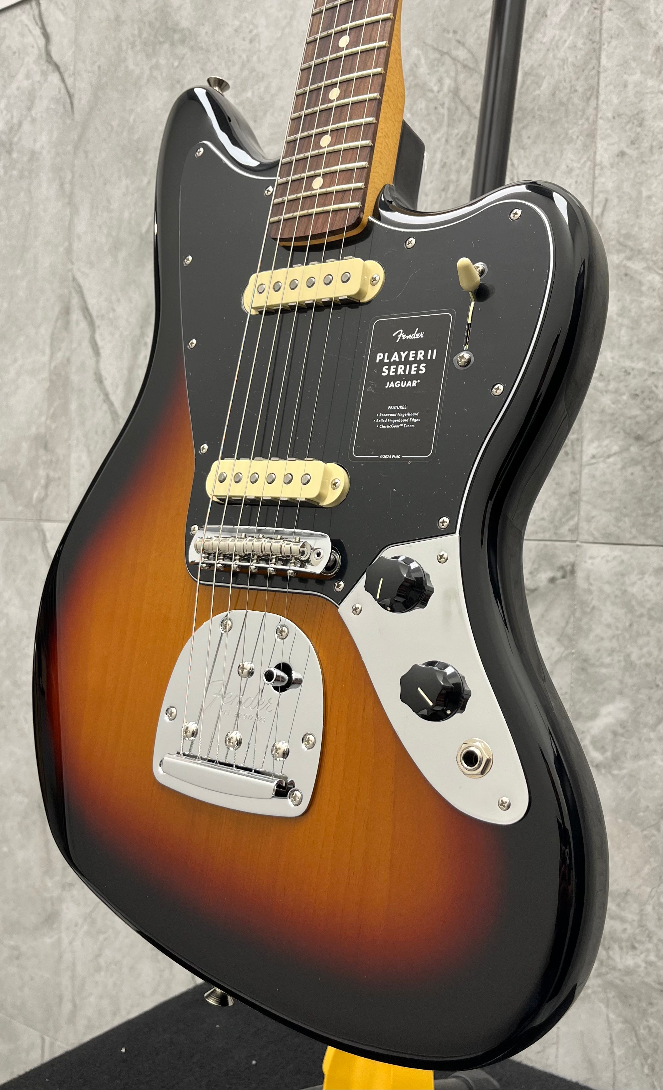 Fender Player II Jaguar Rosewood Fingerboard, 3 Color Sunburst 0140580500 SERIAL NUMBER MX24039247 - 8.2 LBS