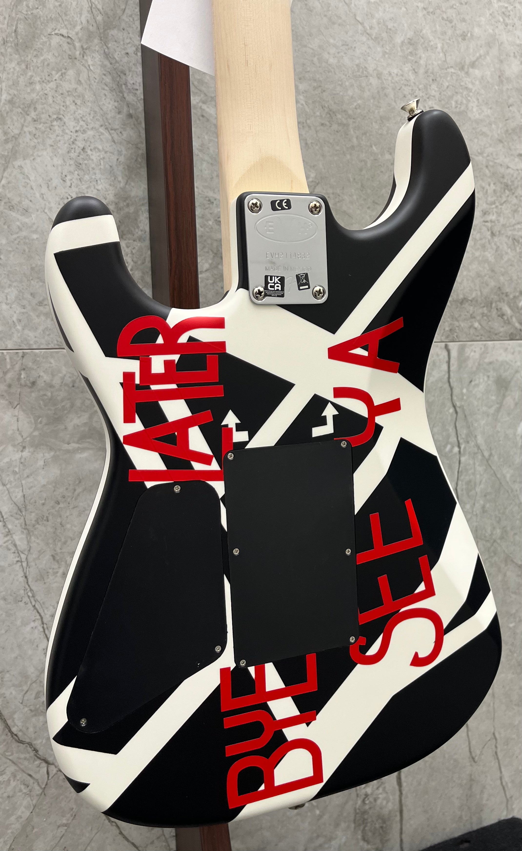 EVH Striped Series Crop Circles Maple Fingerboard Satin White and Black 5107902386 SERIAL NUMBER EVH2114832 - 7.6 LBS