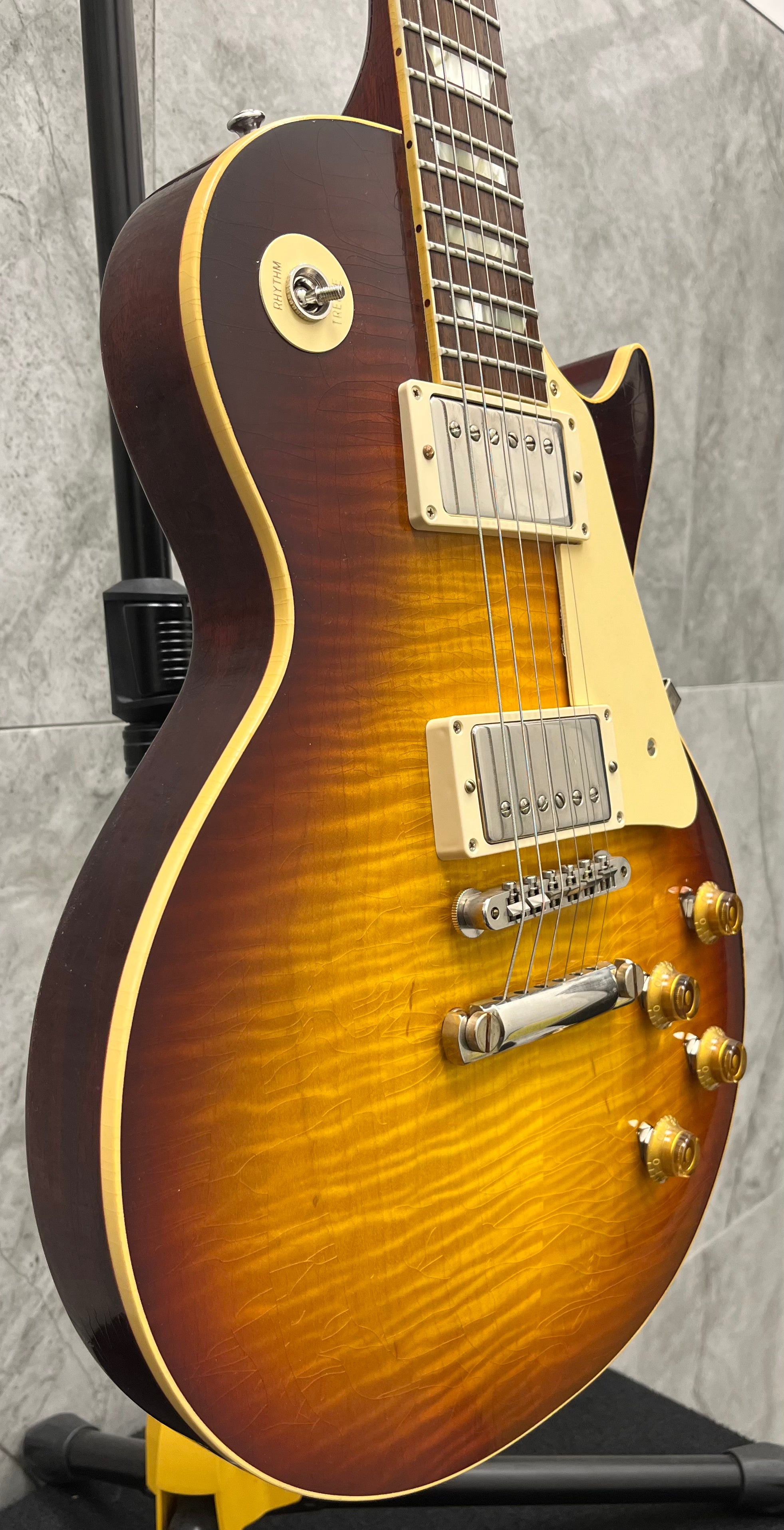 Gibson Custom Shop Murphy Lab 1959 Les Paul Standard Ultra Lite Aged Southern Fade Burst LPR59ULSFNH