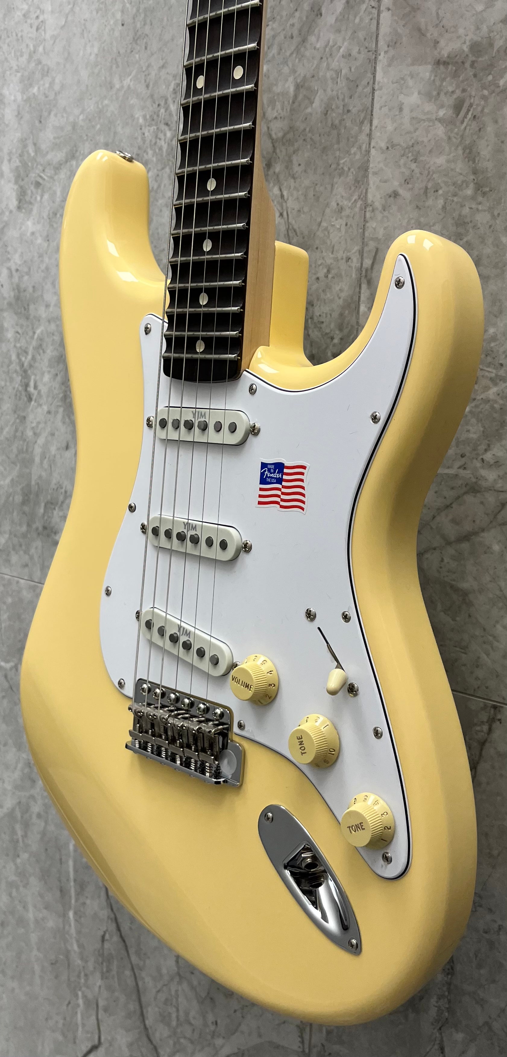 Fender USA Yngwie Malmsteen Stratocaster Scalloped Rosewood Fingerboard Vintage White 0107110841 SERIAL NUMBER US23111977 - 8.0 LBS