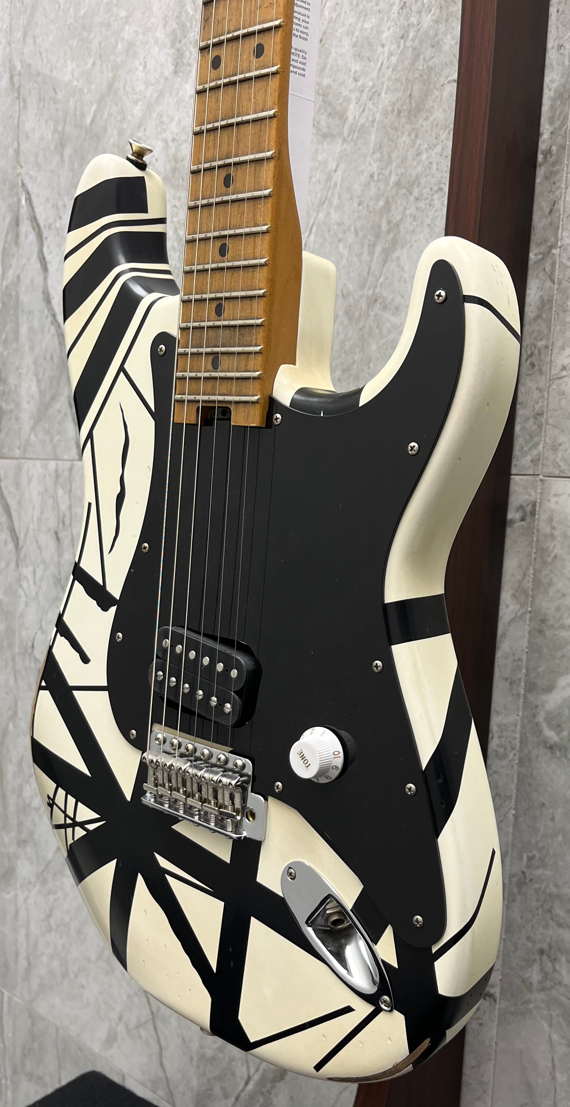 EVH Striped Series 78 Eruption Maple Fingerboard White with Black Stripes Relic 5107900576 SERIAL NUMBER EVH2116892 - 7.2 LBS