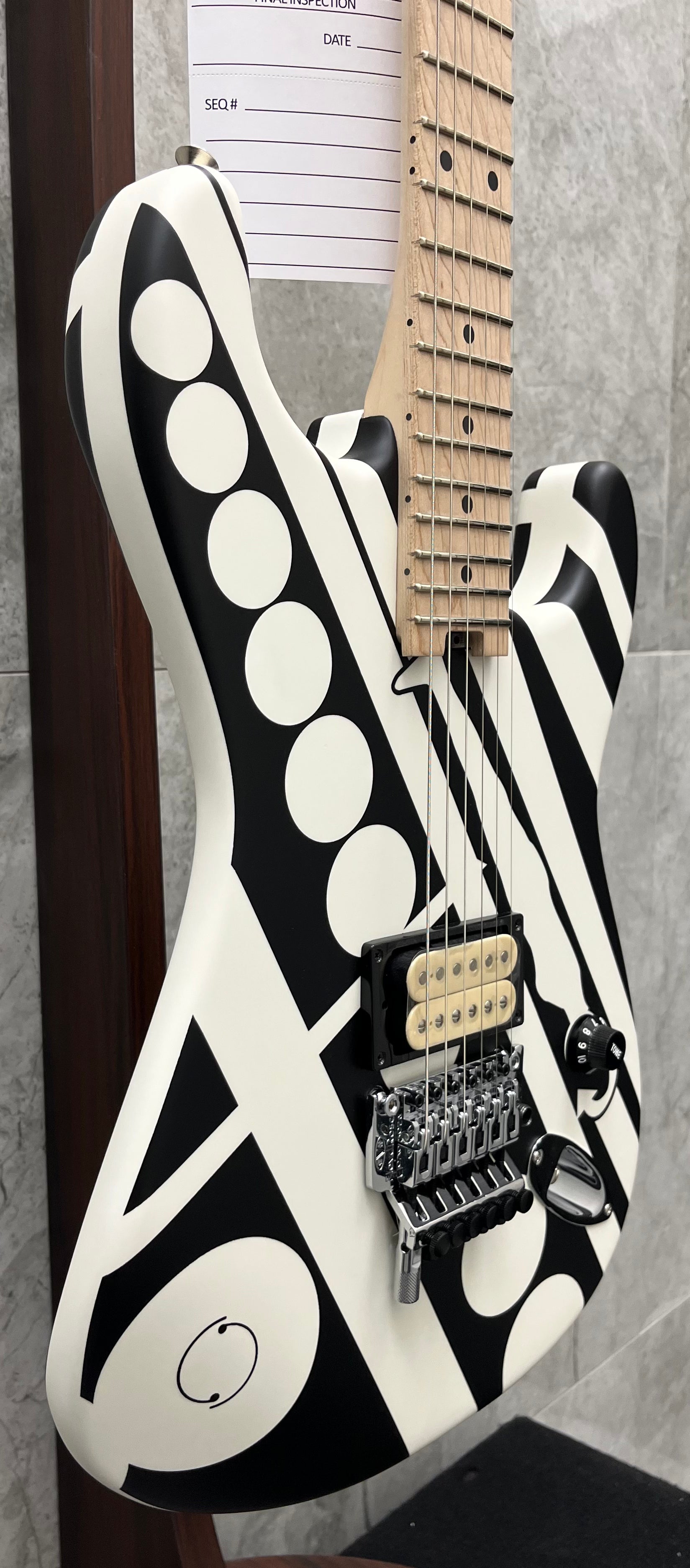 EVH Striped Series Crop Circles Maple Fingerboard Satin White and Black 5107902386 SERIAL NUMBER EVH2114832 - 7.6 LBS