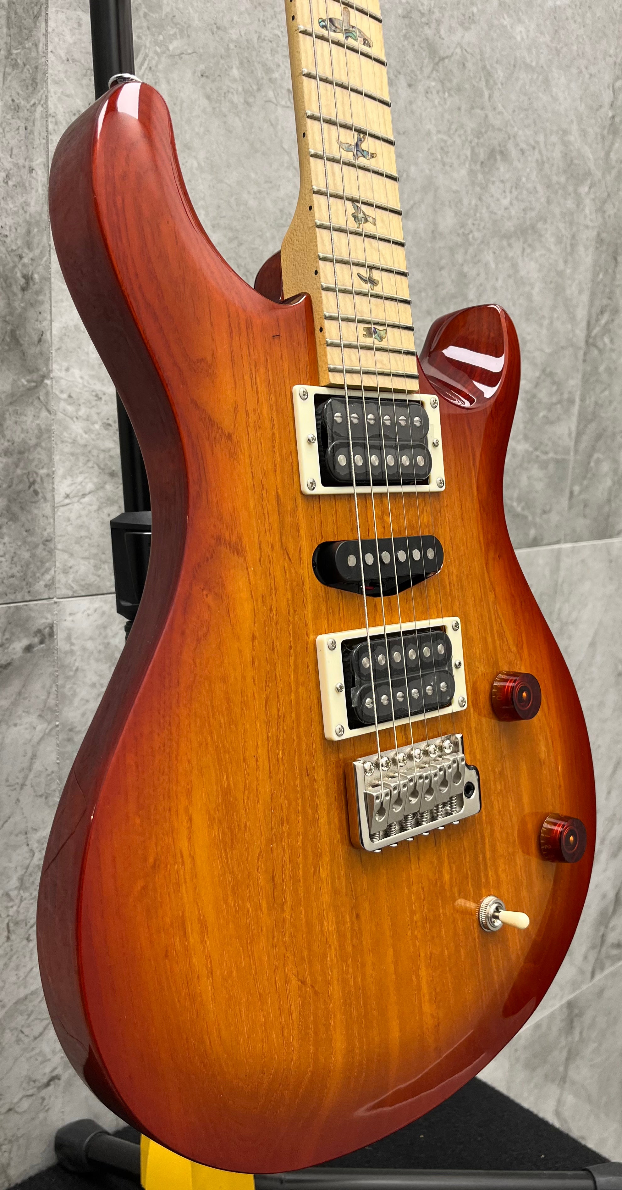 PRS Guitars SE Swamp Ash Special Electric Guitar with Gigbag - Vintage Sunburst 112886::VS: SERIAL NUMBER CTIG03147 - 7.0 LBS