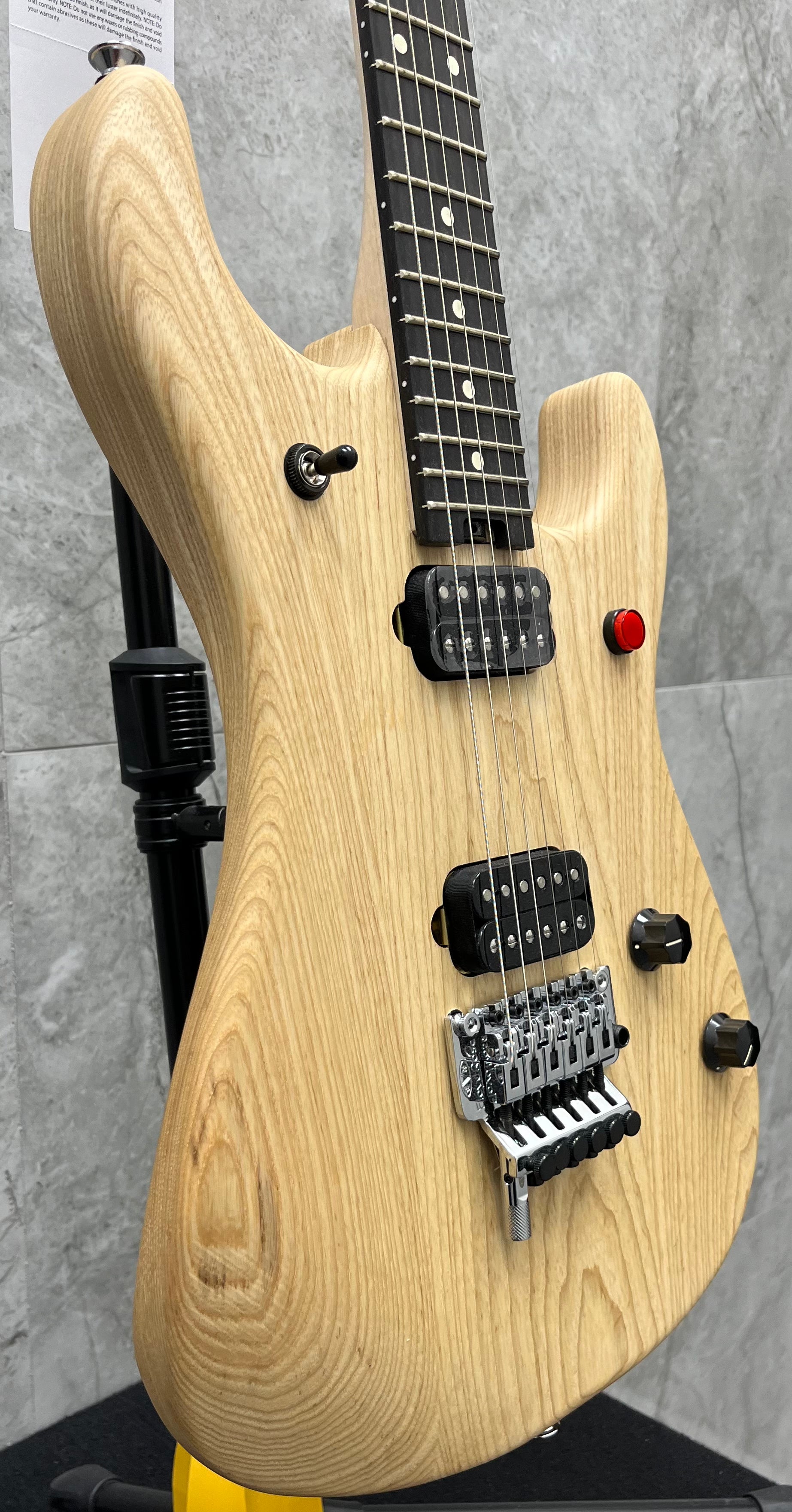 EVH Limited Edition 5150 Deluxe Ash Ebony Fingerboard, Natural 5108002534 SERIAL NUMBER EVH2204757 - 8.0 LBS USED SPECIAL