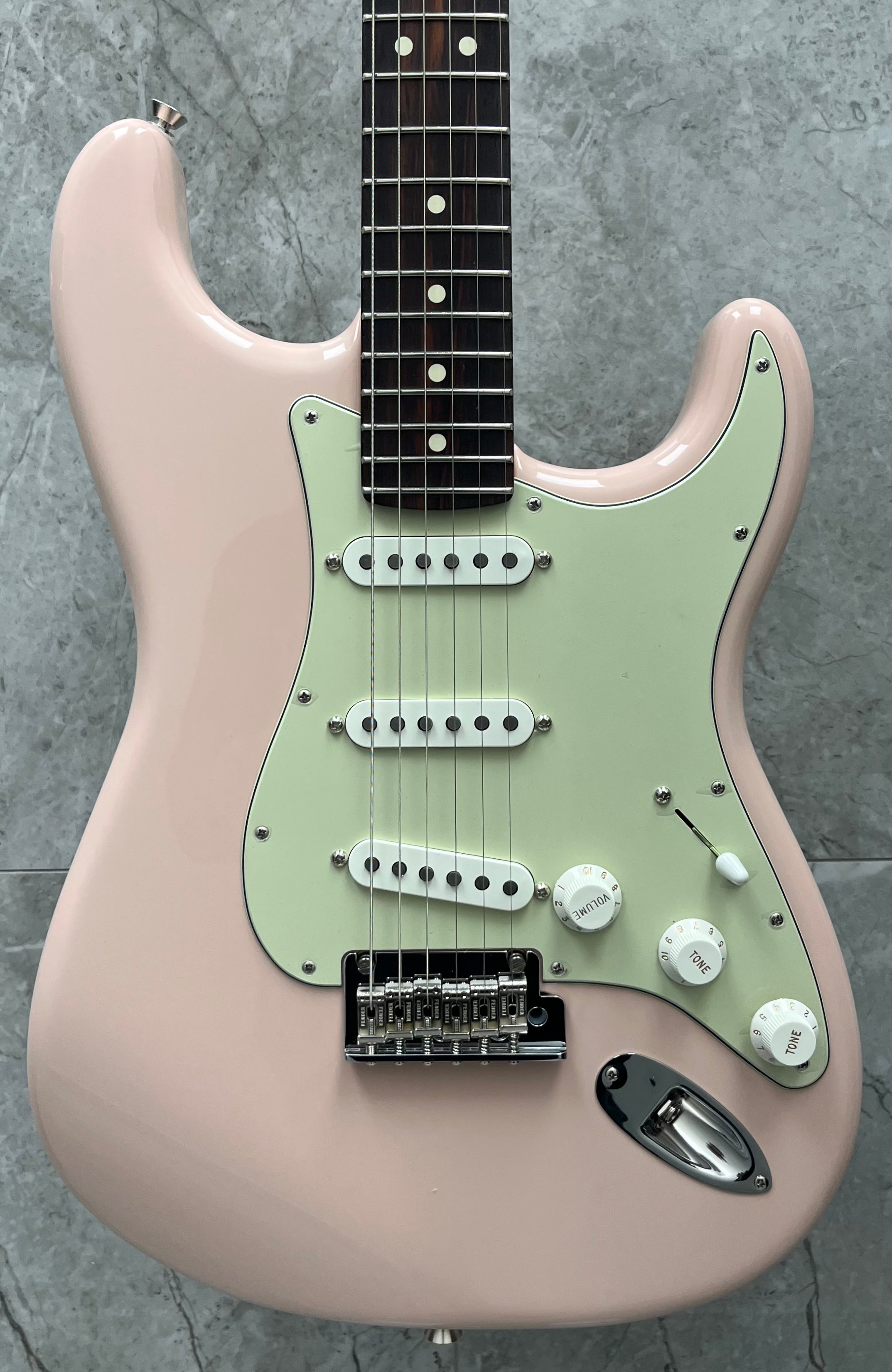 Fender USA Limited Edition American Professional II Stratocaster Rosewood Fingerboard, Shell Pink 0177110756 SERIAL NUMBER US24041844 - 8.0 LBS