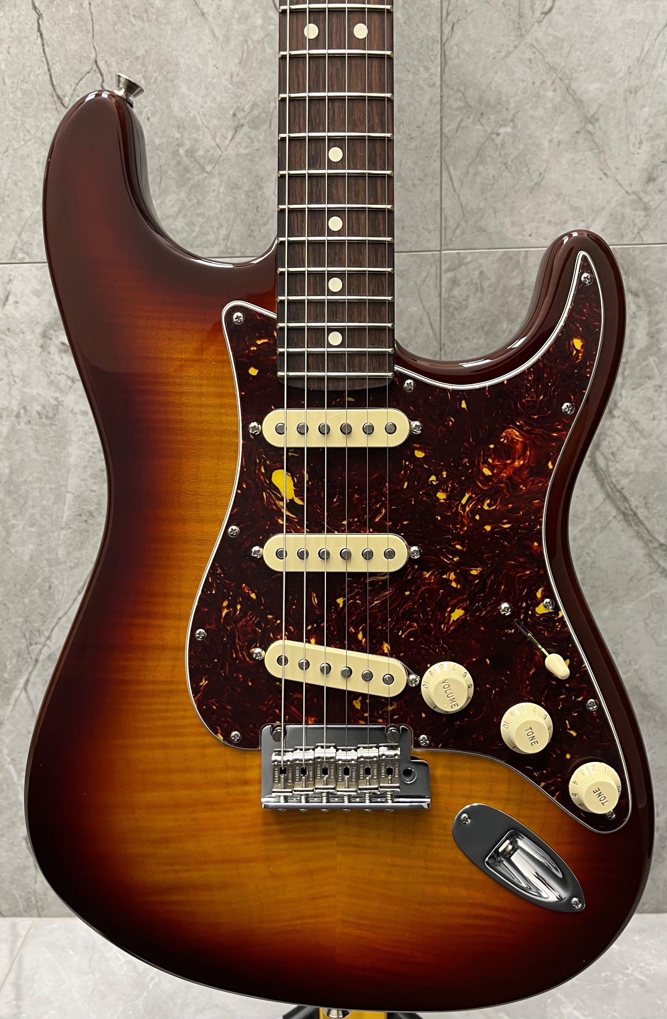 Fender 70th Anniversary American Professional II Stratocaster Rosewood Fingerboard, Comet Burst 0177000864 SERIAL NUMBER US23116364 - 8.0 LBS