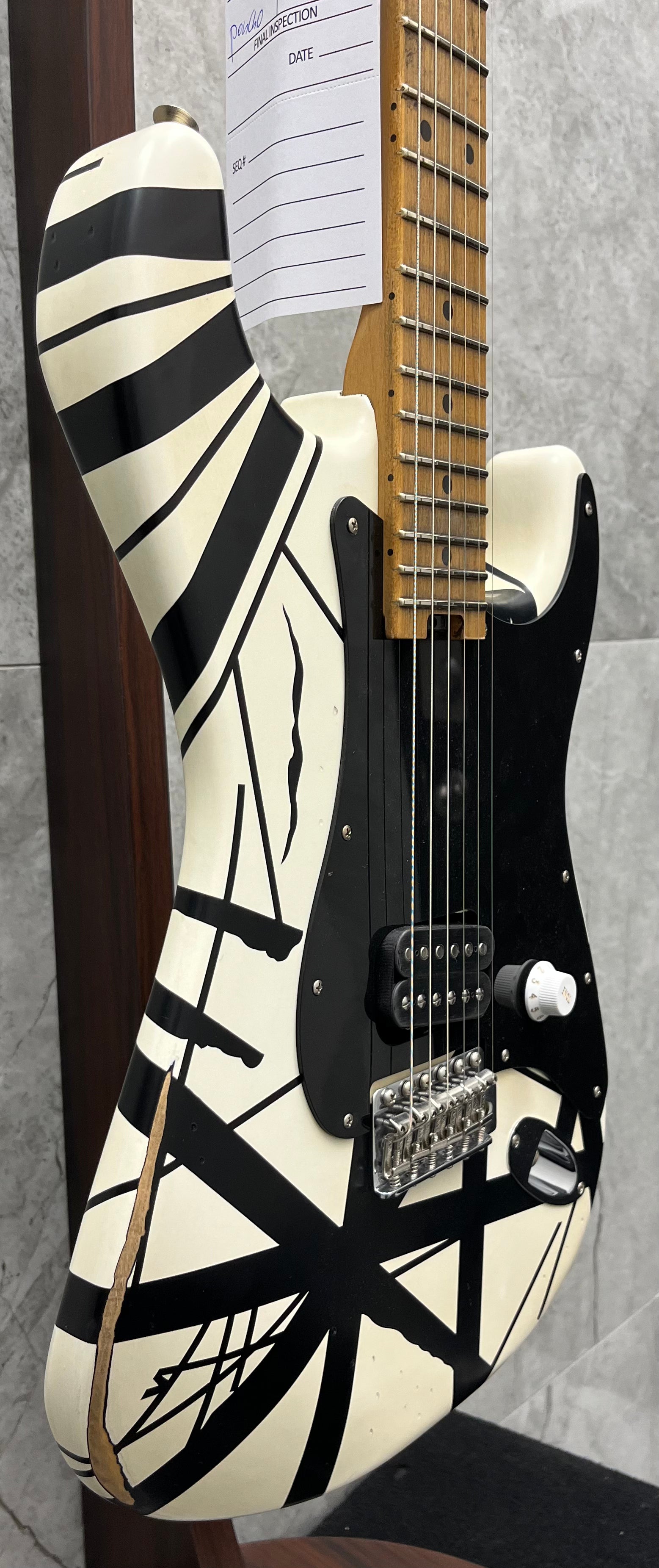 EVH Striped Series 78 Eruption Maple Fingerboard White with Black Stripes Relic 5107900576 SERIAL NUMBER EVH2116892 - 7.2 LBS