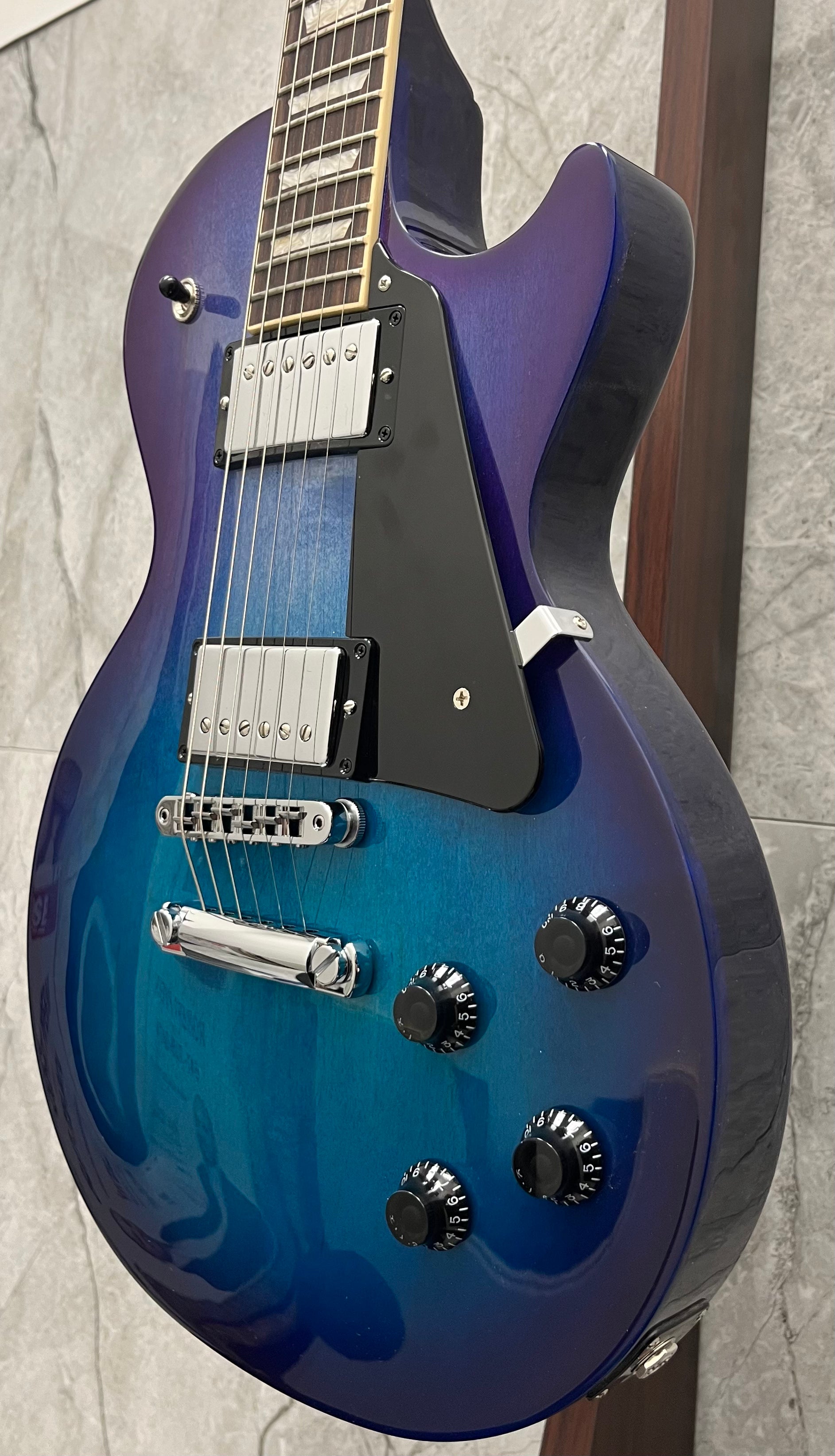 Gibson USA Les Paul Studio LPST01B9CH Blueberry Burst SERIAL NUMBER 215940108 - 8.0 LBS