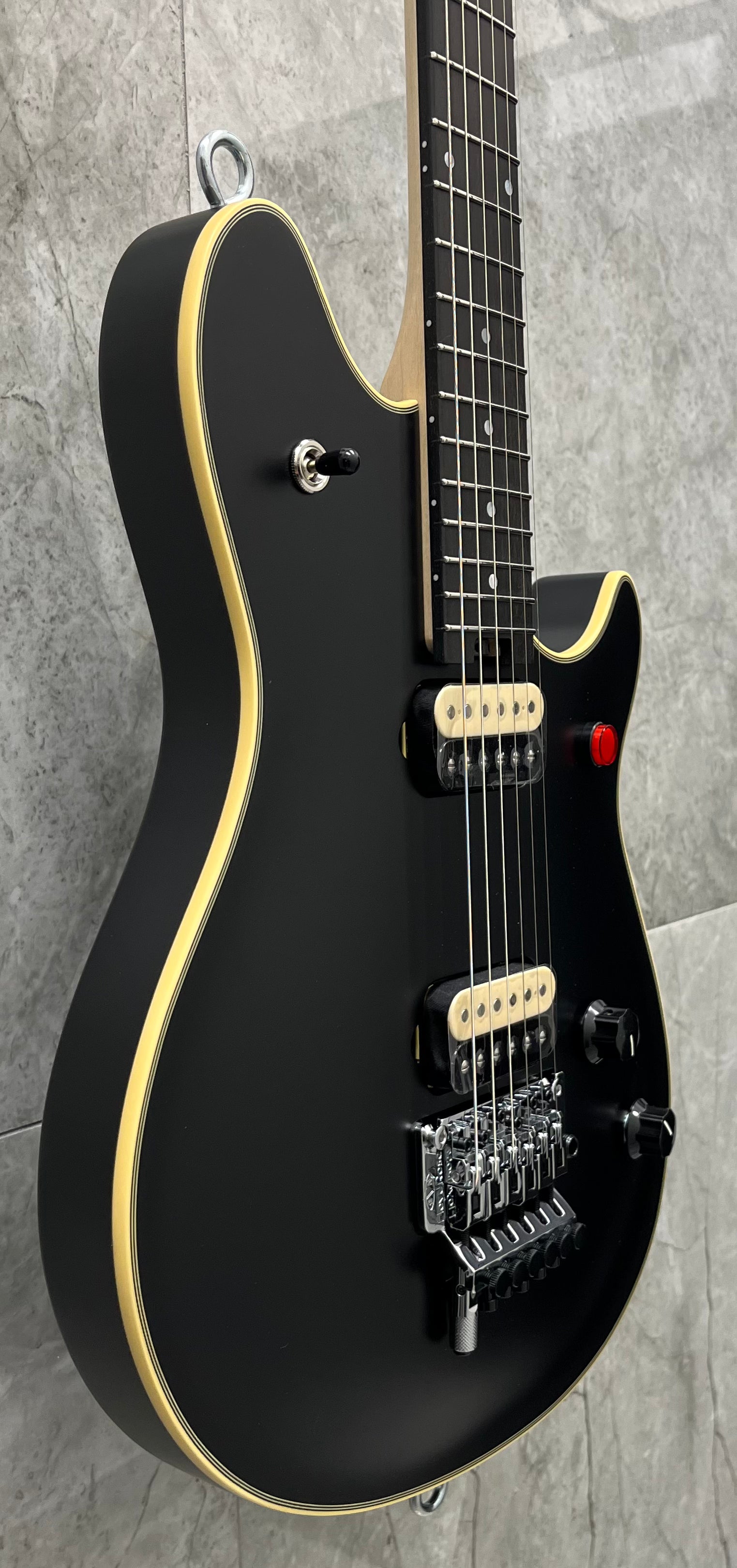 EVH MADE IN JAPAN MIJ Series EVH Signature Wolfgang Ebony Fingerboard Stealth MODEL 5108000868 SERIAL NUMBER JFE2400312 - 8.4 LBS