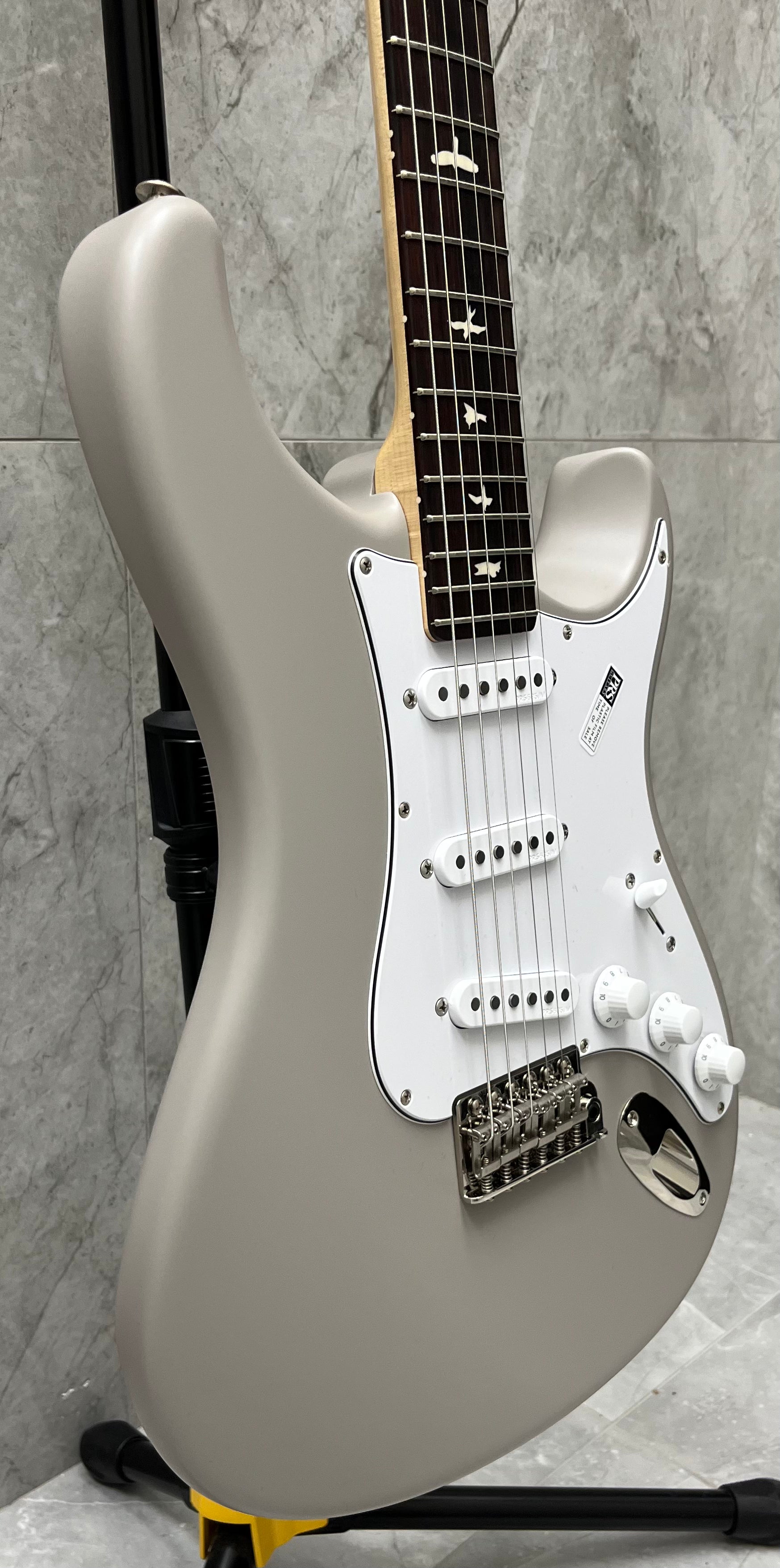 PRS Guitars USA Silver Sky John Mayer Signature Satin 25 - Moc Sand - Satin 113036::25: SERIAL NUMBER 24 0389147 - 7.0 LBS