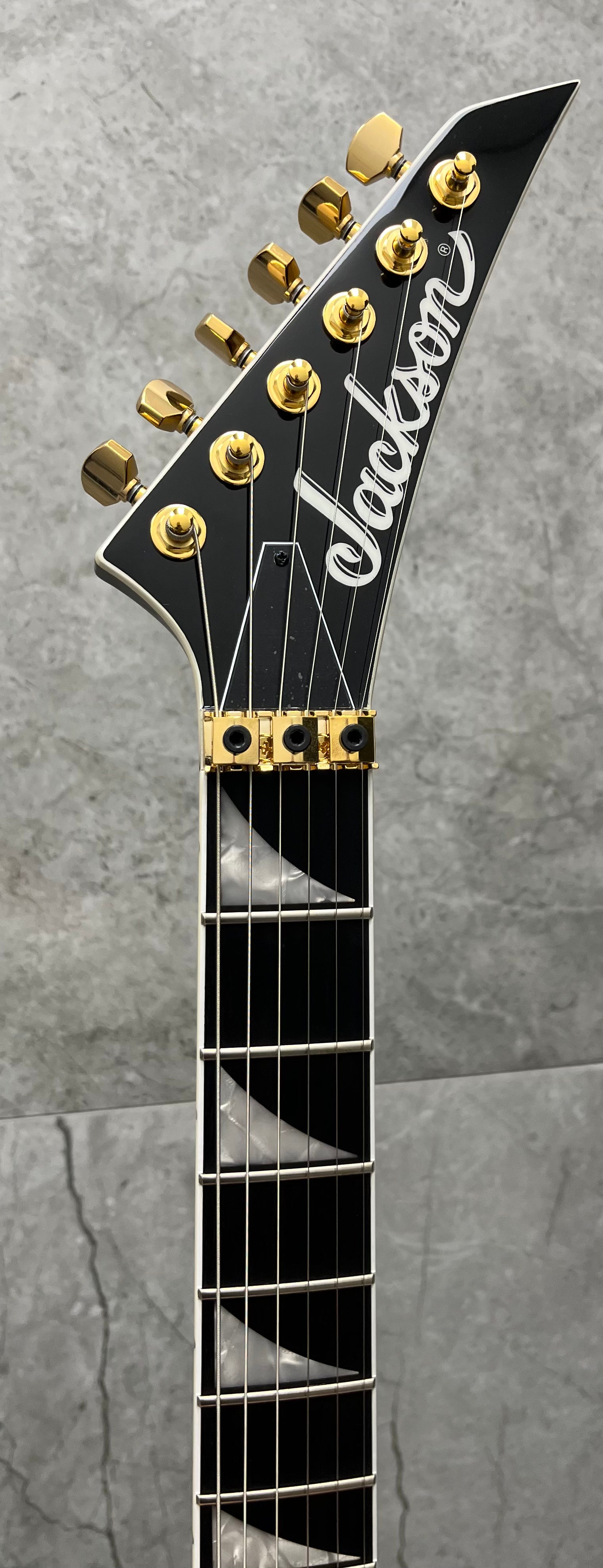 Jackson MADE IN JAPAN MJ Series Rhoads RR24MG, Ebony Fingerboard, Black with Yellow Pinstripes 2904001898 SERIAL NUMBER JFJ2303119 - 7.6 LBS