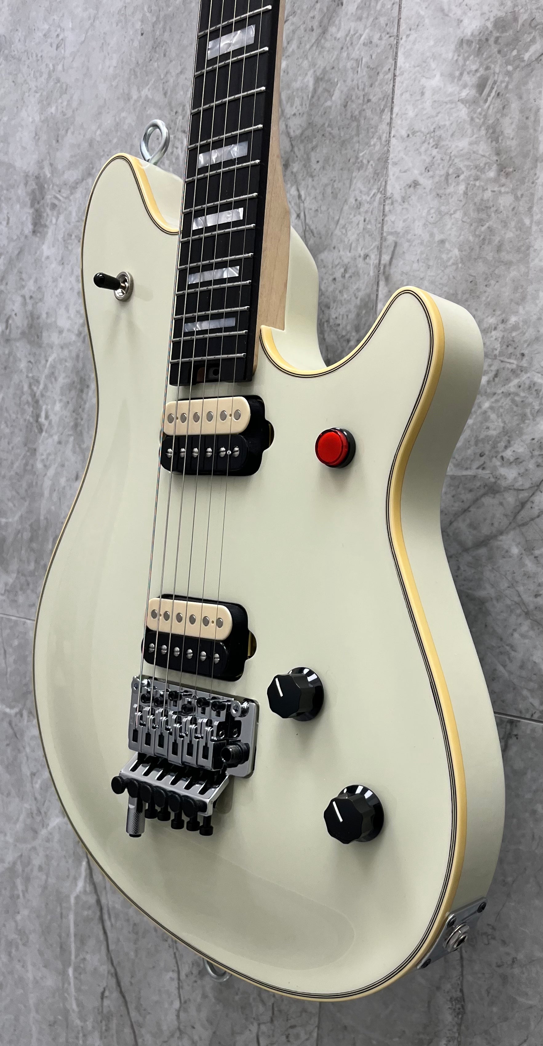 EVH MADE IN JAPAN MIJ Series EVH Signature Wolfgang Ebony Fingerboard, Ivory MODEL 5108000849 SERIAL NUMBER JFE2400134 - 7.8 LBS