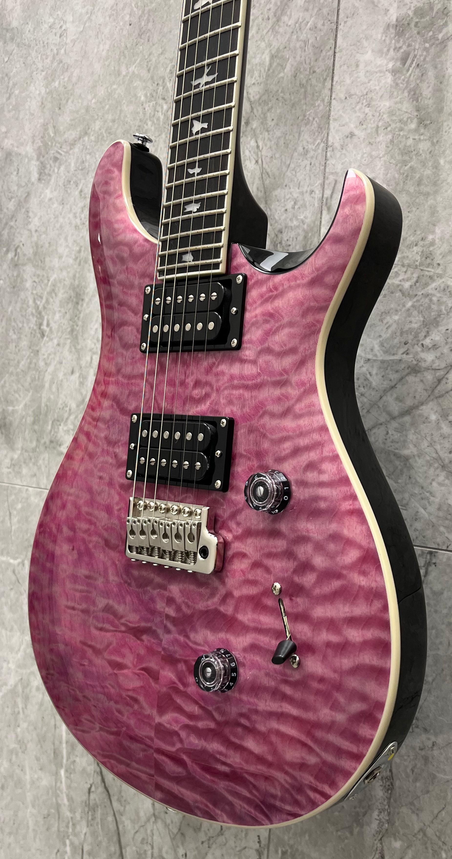 PRS Guitars SE Custom 24 Quilt Top Electric Guitar with Gigbag - Violet 107876::VI: SERIAL NUMBER CTIG071466 - 7.6 LBS