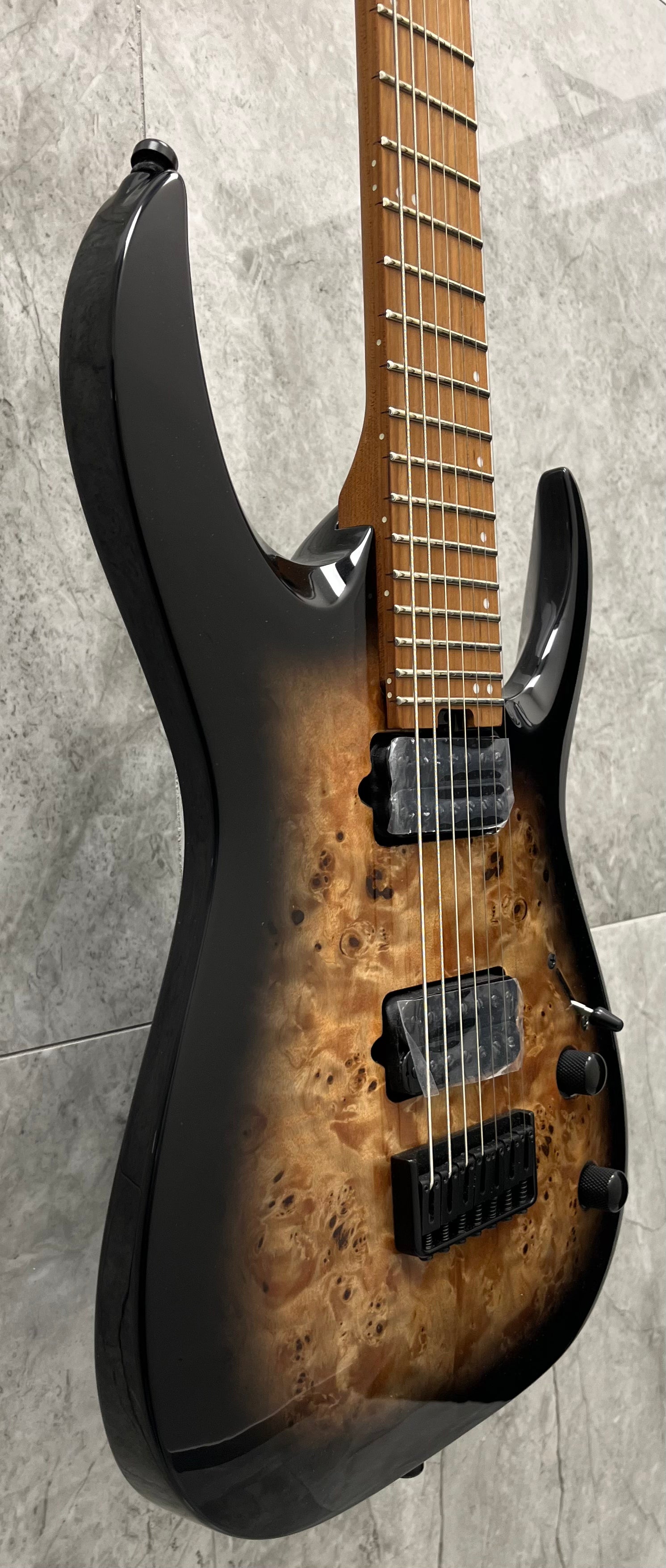 Jackson Pro Series Signature Misha Mansoor 7 STRING Juggernaut HT7P, Caramelized Maple Fingerboard, Black Burst Burl 2914007557 SERIAL NUMBER ICJ2416091 - 7.2 LBS