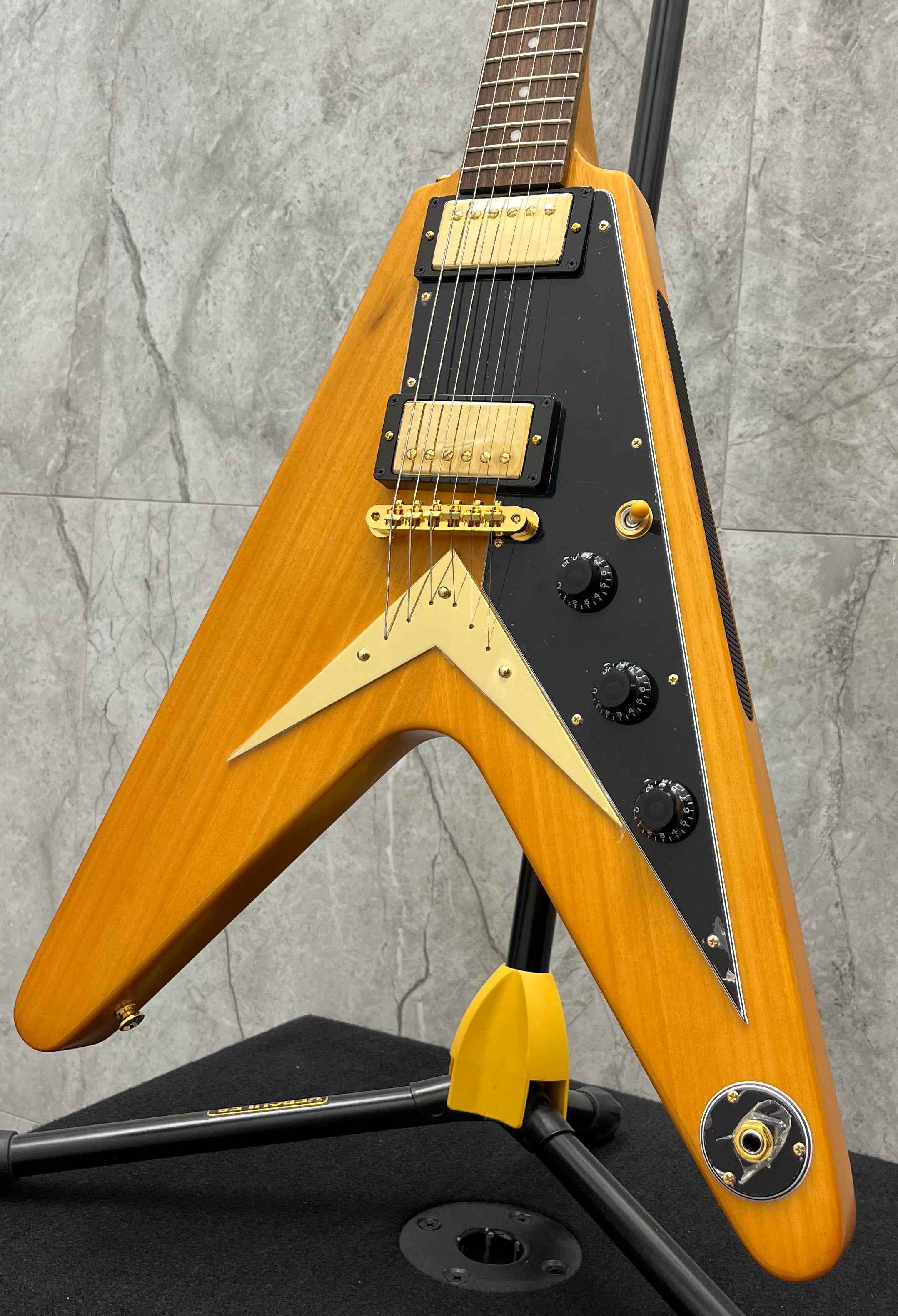 Epiphone Gibson Custom Shop Inspired 1958 Korina Flying V Black Pickguard IGCKFVBANAGH SERIAL NUMBER 22091520311 - 6.0 LBS