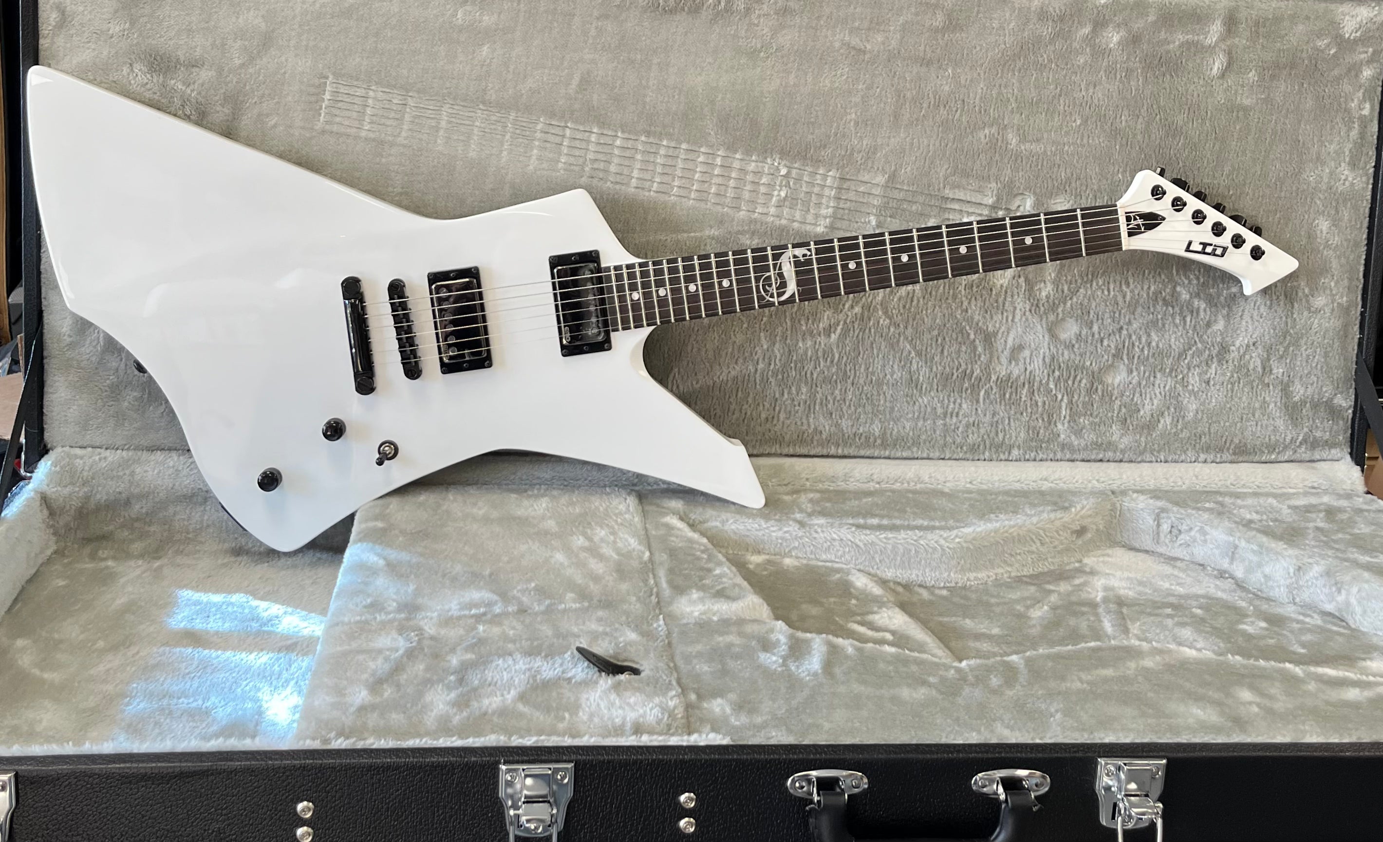 ESP LTD James Hetfield Snakebyte Electric Guitar Snow White LSNAKEBYTESW