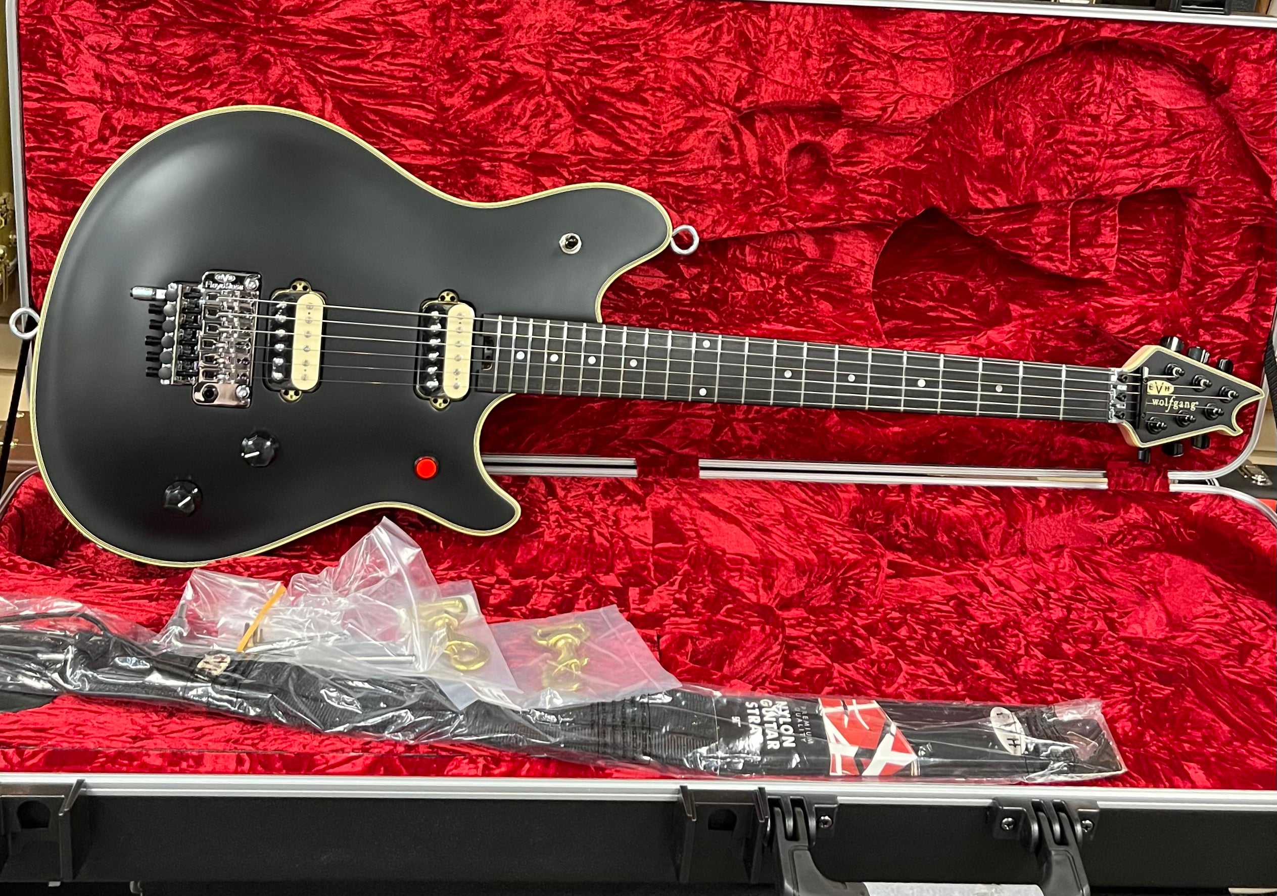 EVH MADE IN JAPAN MIJ Series EVH Signature Wolfgang Ebony Fingerboard Stealth MODEL 5108000868 SERIAL NUMBER JFE2400312 - 8.4 LBS