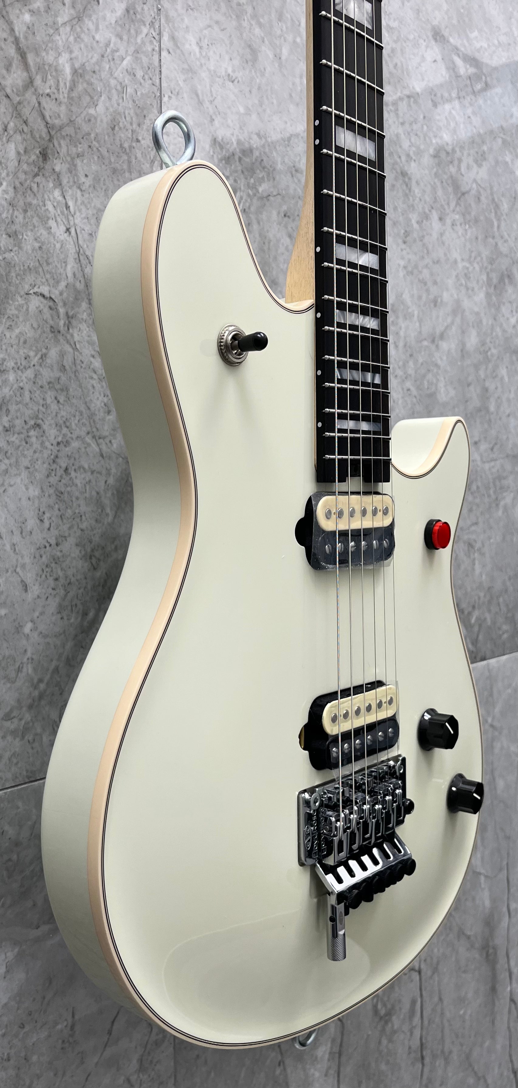 EVH Wolfgang MADE IN THE USA Edward Van Halen Signature Ebony Fingerboard Ivory 5107921849 SERIAL NUMBER WG17288A - 7.4 LBS