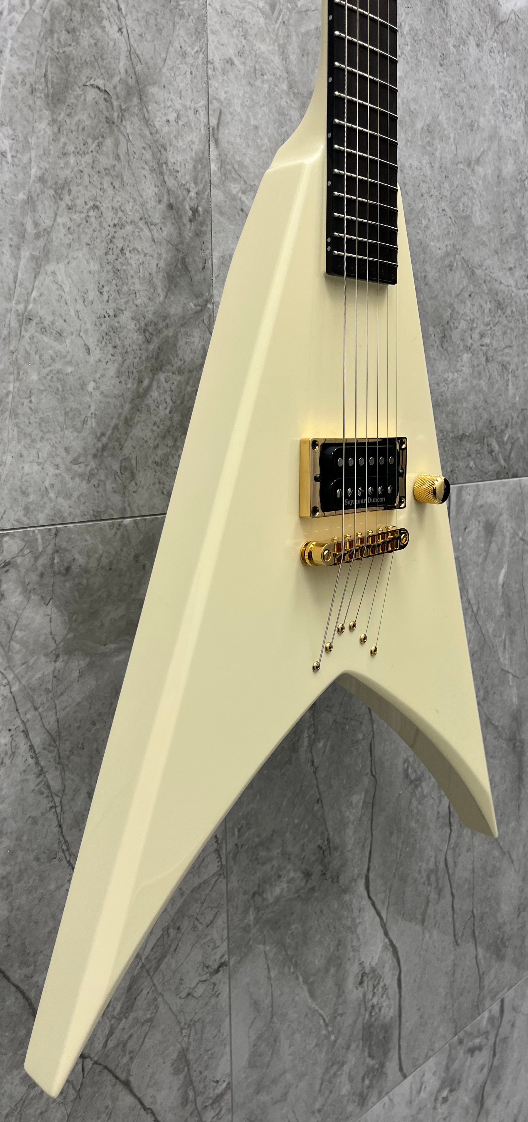 JACKSON USA CUSTOM SHOP KING V KV1H VANILLA SHAKE FINISH 2811002521 SERIAL NUMBER J11040 - 6.4 LBS