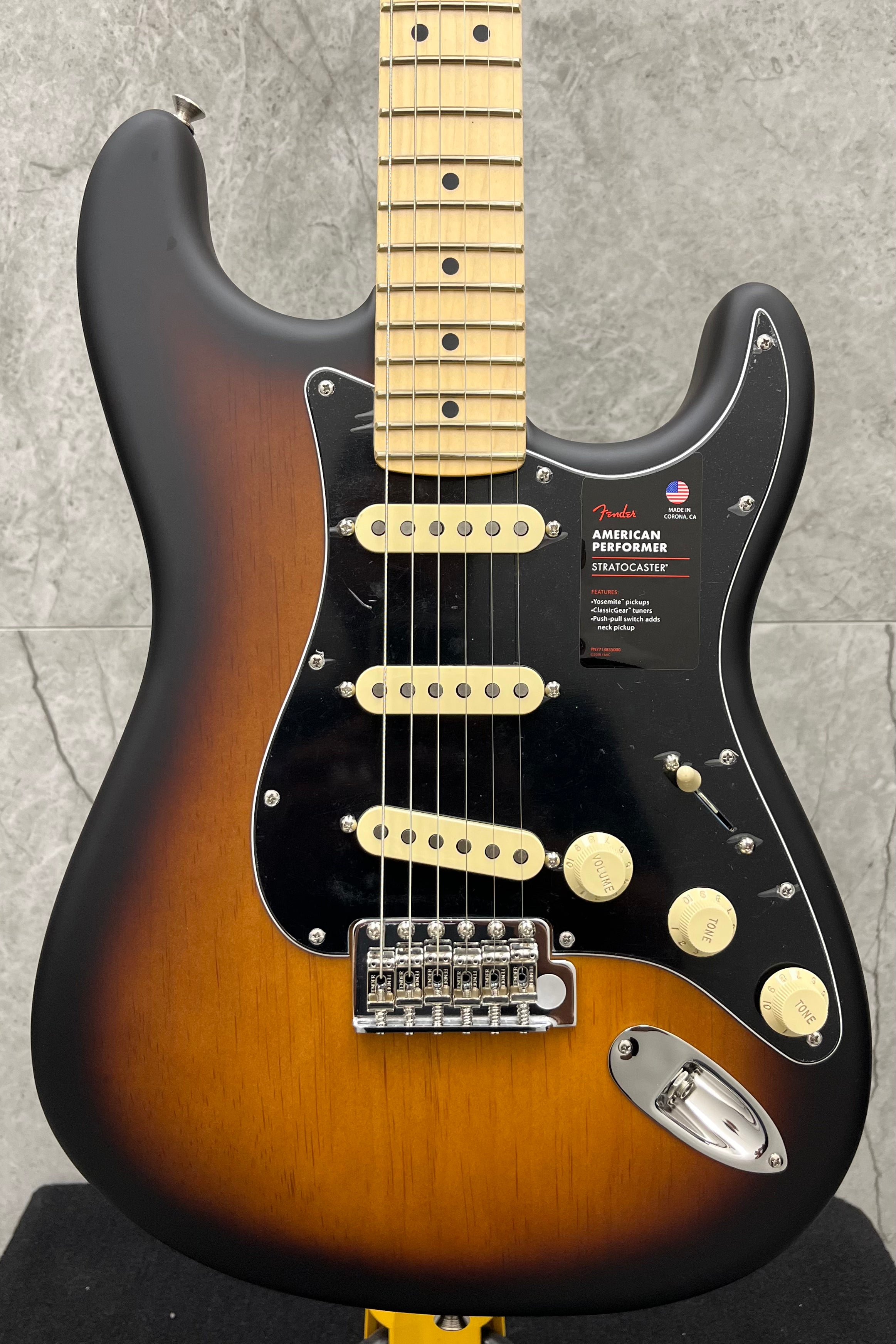 Fender American Performer Limited Edition Pine Stratocaster Maple Fingerboard, 2 Colour Sunburst 0171032703