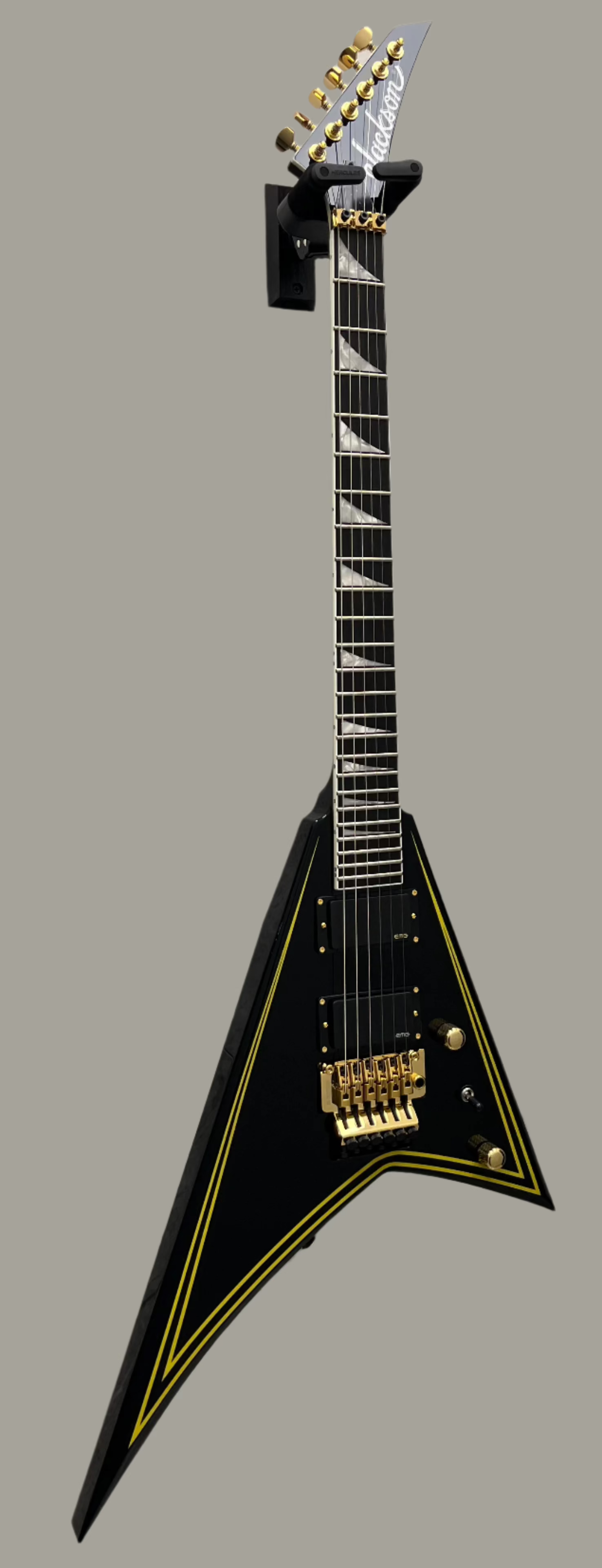 Jackson MADE IN JAPAN MJ Series Rhoads RR24MG, Ebony Fingerboard, Black with Yellow Pinstripes 2904001898 SERIAL NUMBER JFJ2303119 - 7.6 LBS