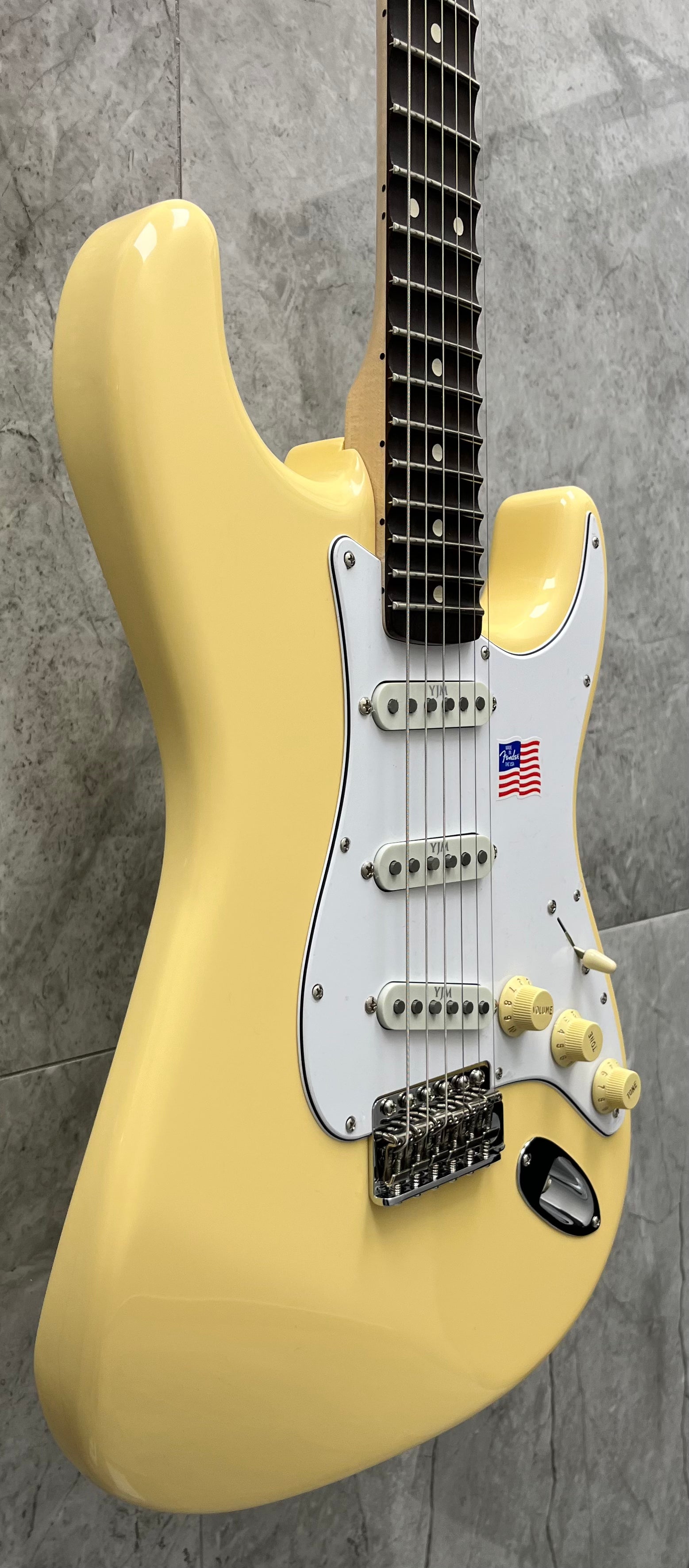 Fender USA Yngwie Malmsteen Stratocaster Scalloped Rosewood Fingerboard Vintage White 0107110841 SERIAL NUMBER US23111977 - 8.0 LBS