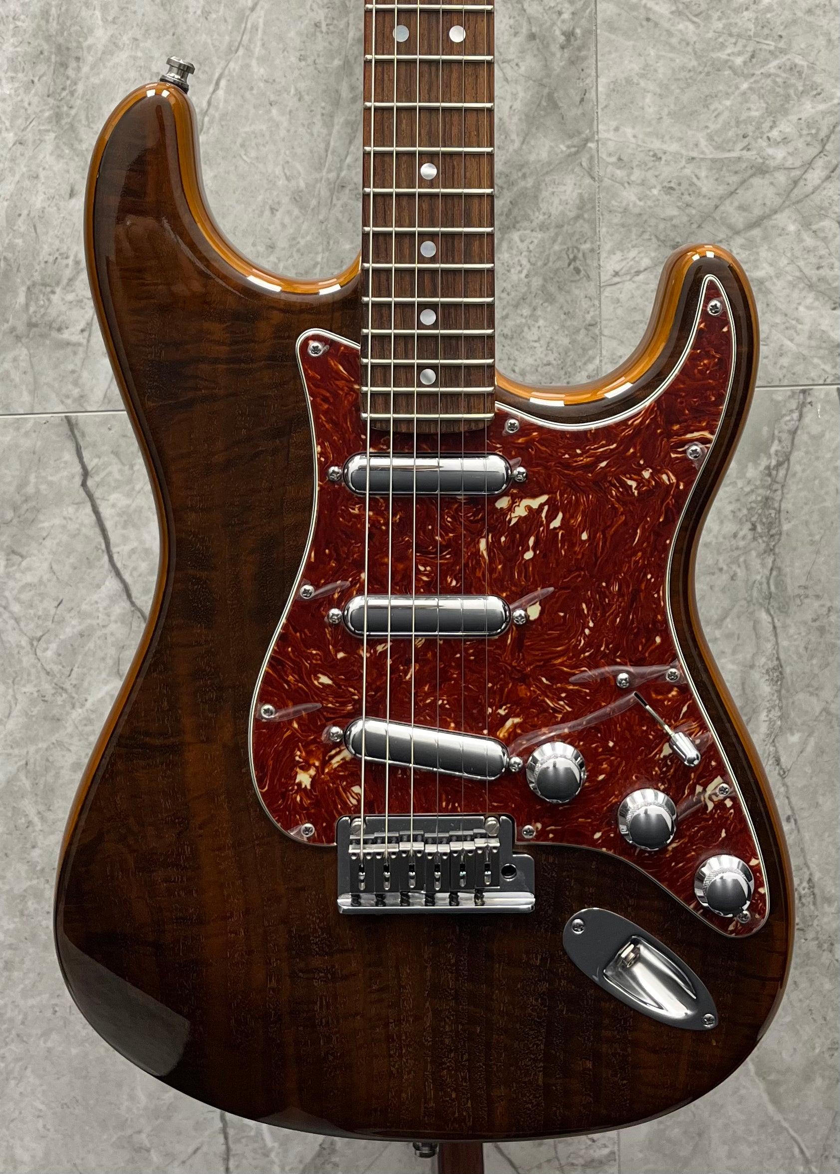 Fender Custom Shop Walnut Top Artisan Stratocaster Rosewood Fingerboard, Buckeye 1510120151