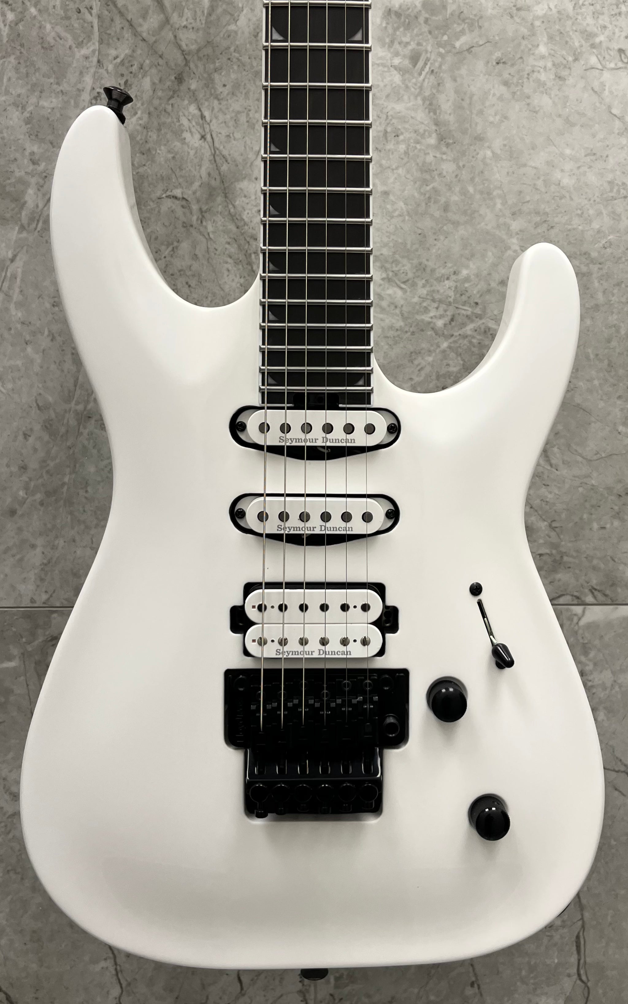 JACKSON Pro Plus Series Soloist SLA3, Ebony Fingerboard, Snow White 2914427576 SERIAL NUMBER CYJ2302054 - 7.0 LBS