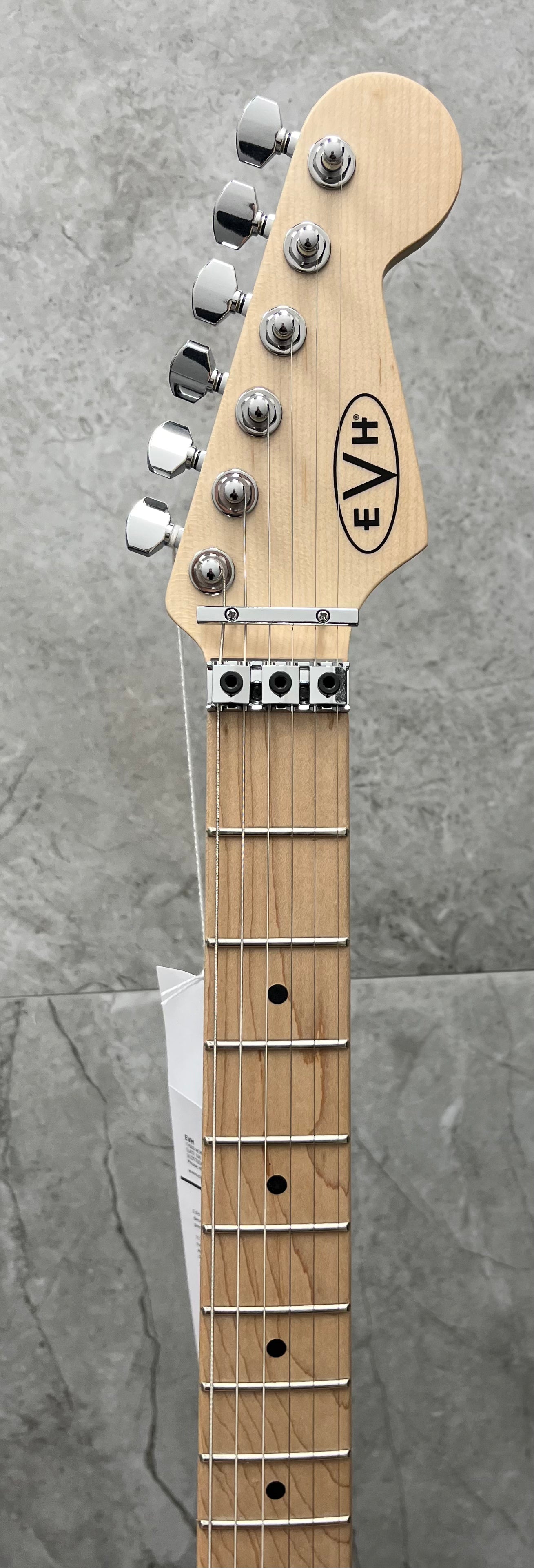 EVH Striped Series Crop Circles Maple Fingerboard Satin White and Black 5107902386 SERIAL NUMBER EVH2114832 - 7.6 LBS