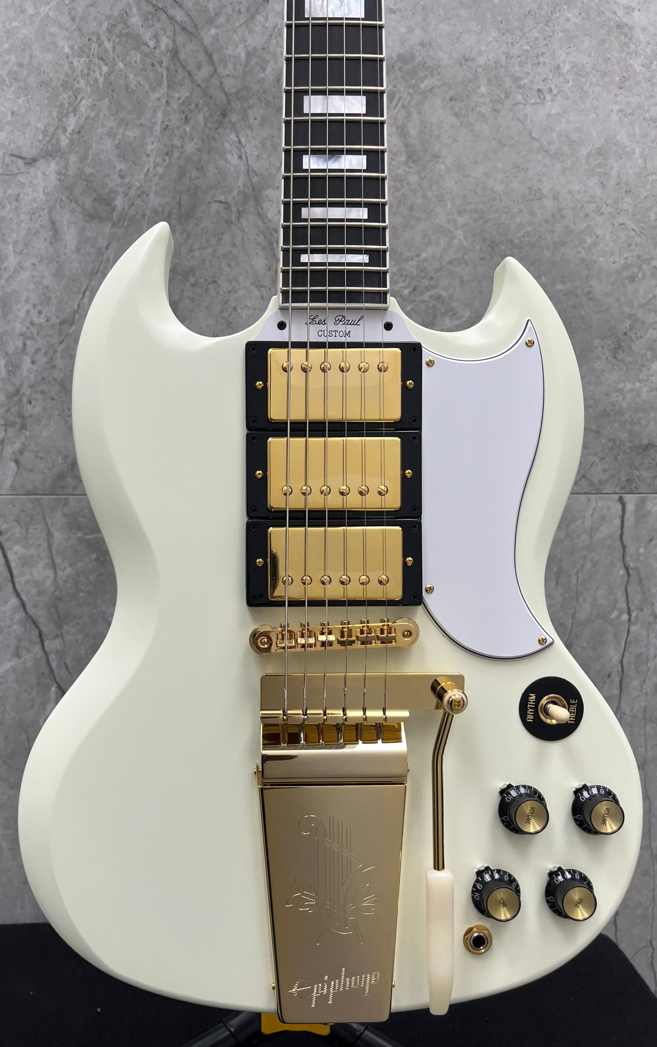 Epiphone ( GIBSON HEADSTOCK ) 1963 Les Paul SG Custom with Maestro Vibrola with Case - Classic White ECSGC63CWVGM SERIAL NUMBER 23111529370 - 8.0 LBS