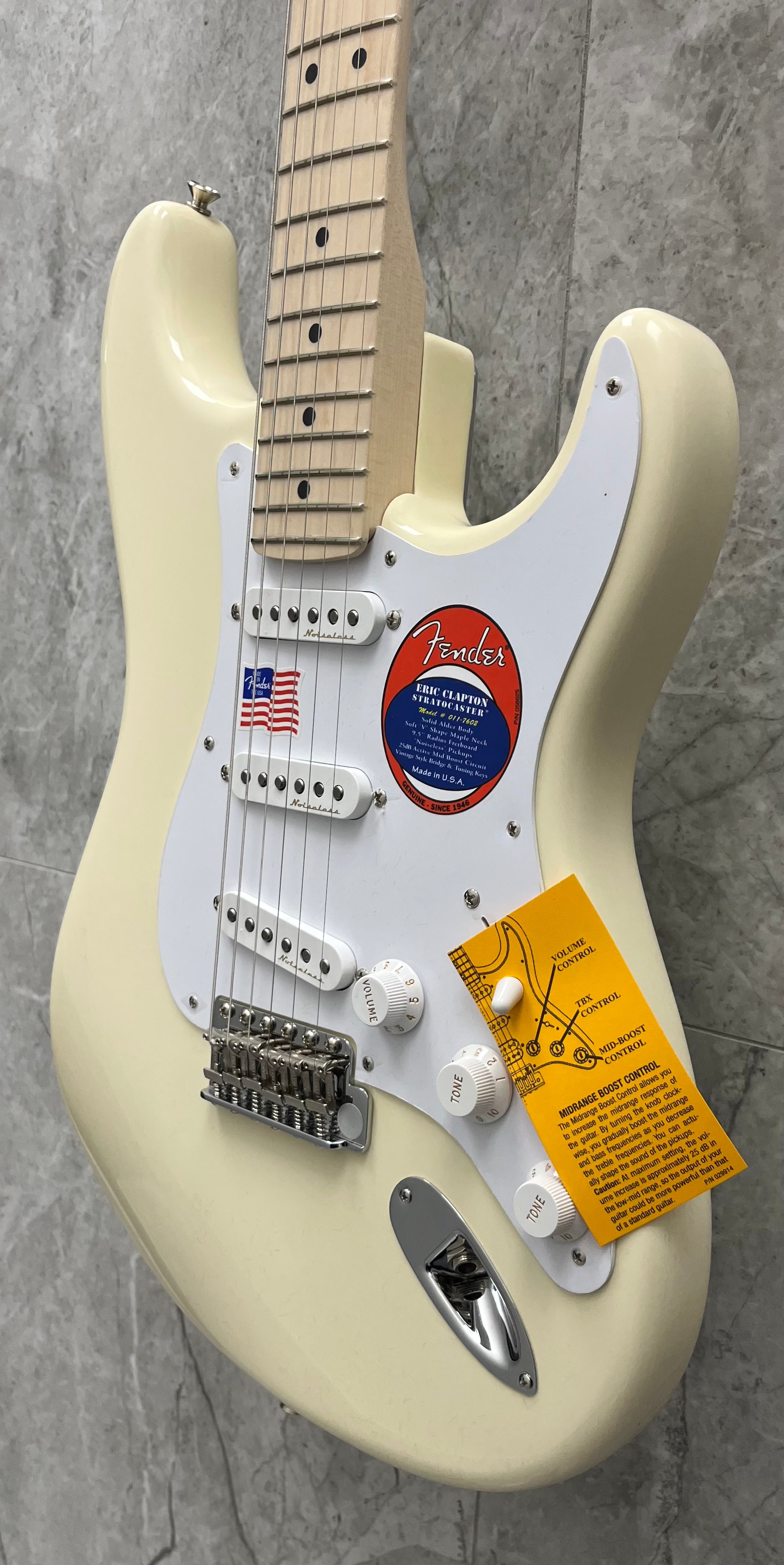 Fender USA Eric Clapton Stratocaster, Maple Fingerboard, Olympic White 0117602805 SERIAL NUMBER US23083678 - 7.4 LBS