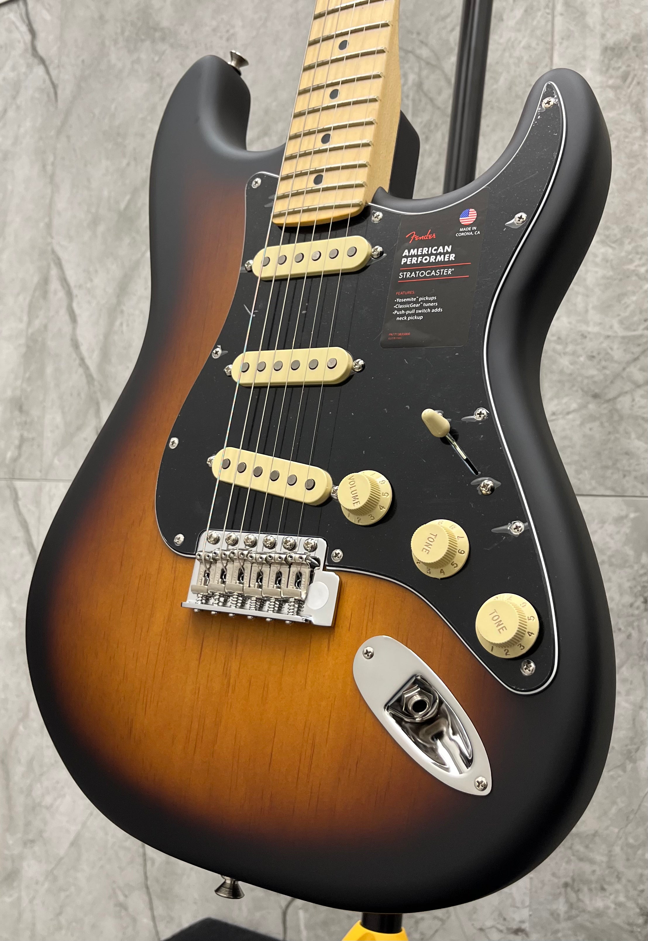 Fender American Performer Limited Edition Pine Stratocaster Maple Fingerboard, 2 Colour Sunburst 0171032703