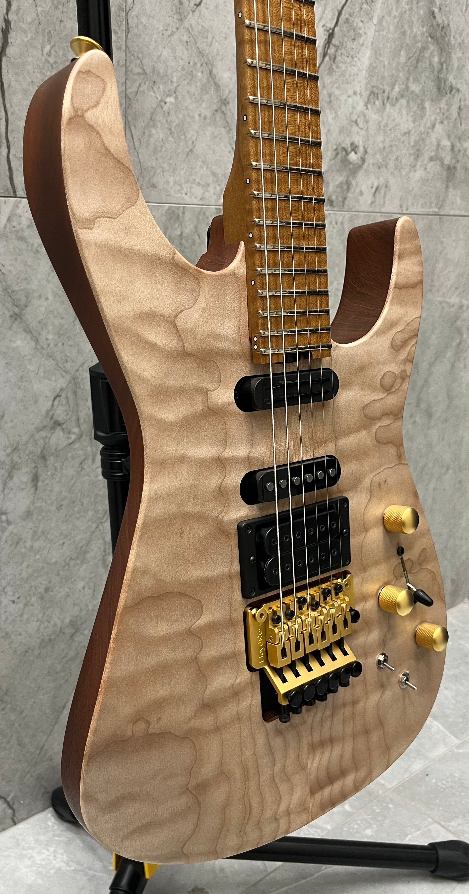 Jackson Custom Shop USA Signature Phil Collen PC1 Satin Stain Caramelized Flame Maple Fingerboard Satin Au Natural 2803152875 SERIAL NUMBER 12335 - 8.2 LBS