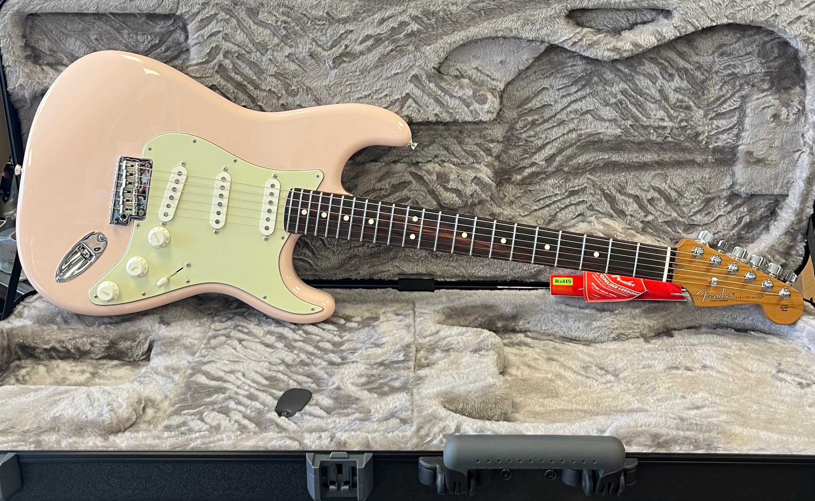 Fender USA Limited Edition American Professional II Stratocaster Rosewood Fingerboard, Shell Pink 0177110756 SERIAL NUMBER US24041844 - 8.0 LBS