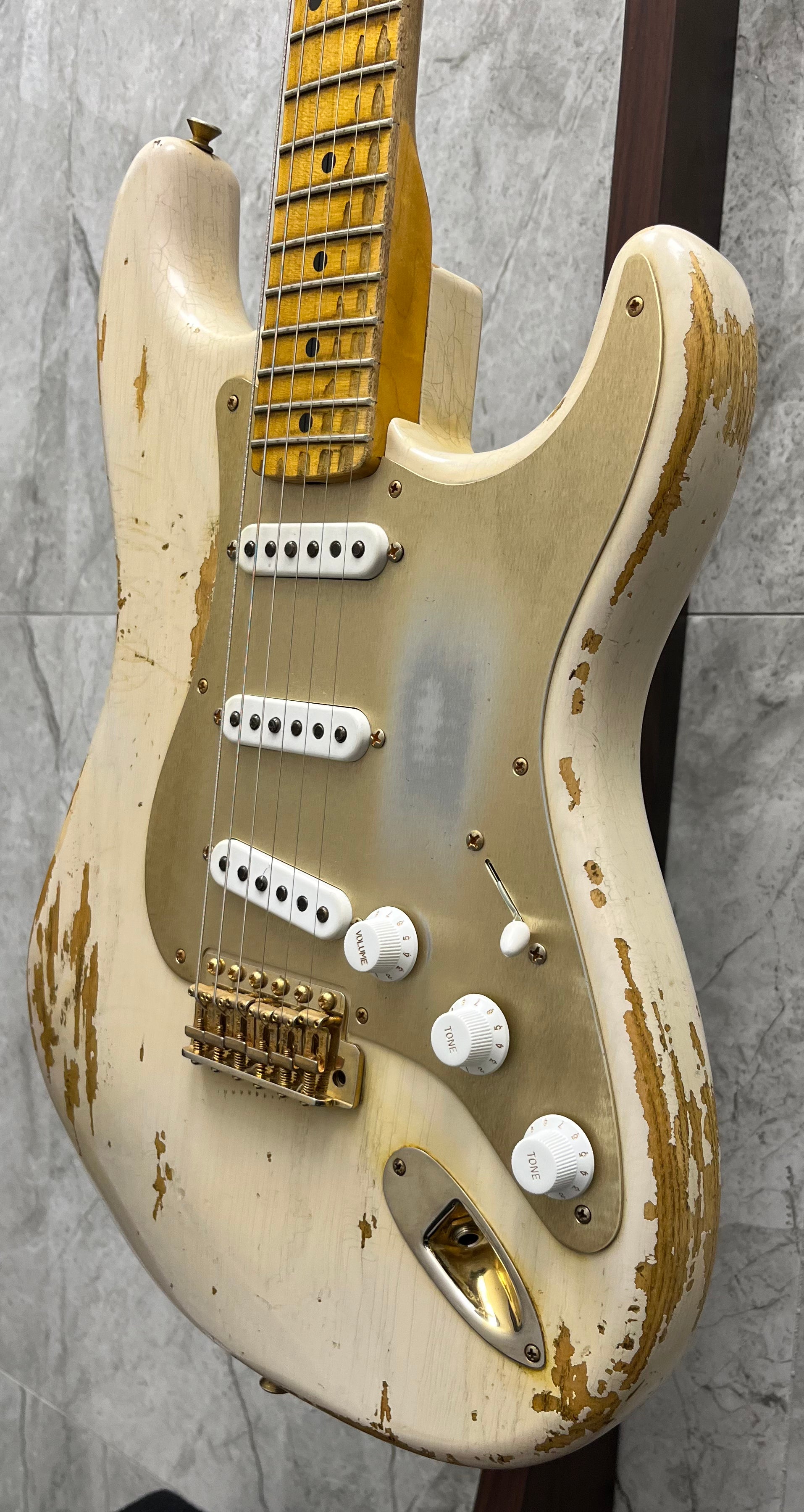 Fender Custom Shop Limited Edition Golden 50s 1954 Stratocaster Dirty White Blonde 9235400801 SERIAL NUMBER 2156 - 7.4 LBS