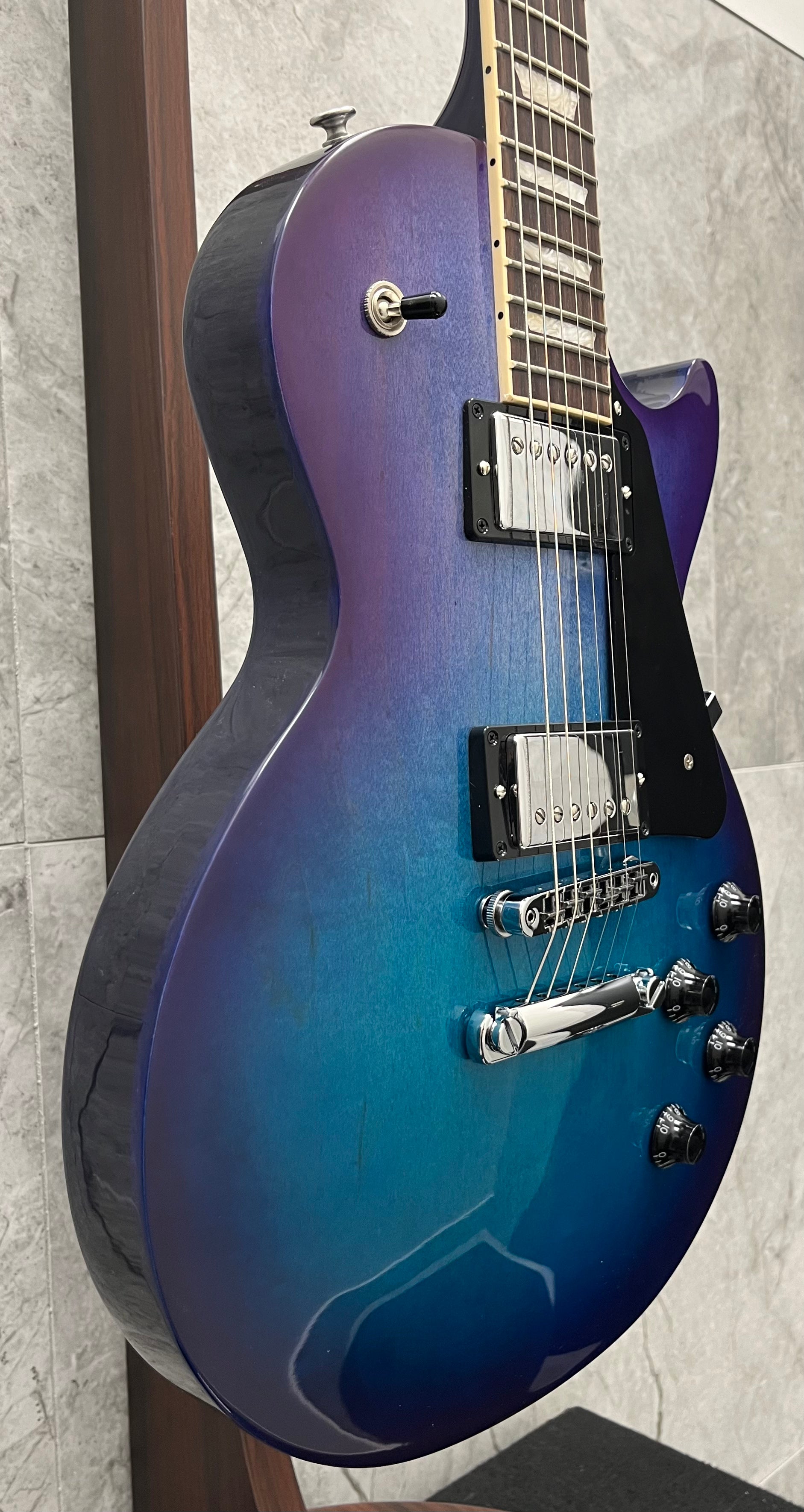 Gibson USA Les Paul Studio LPST01B9CH Blueberry Burst SERIAL NUMBER 215940108 - 8.0 LBS