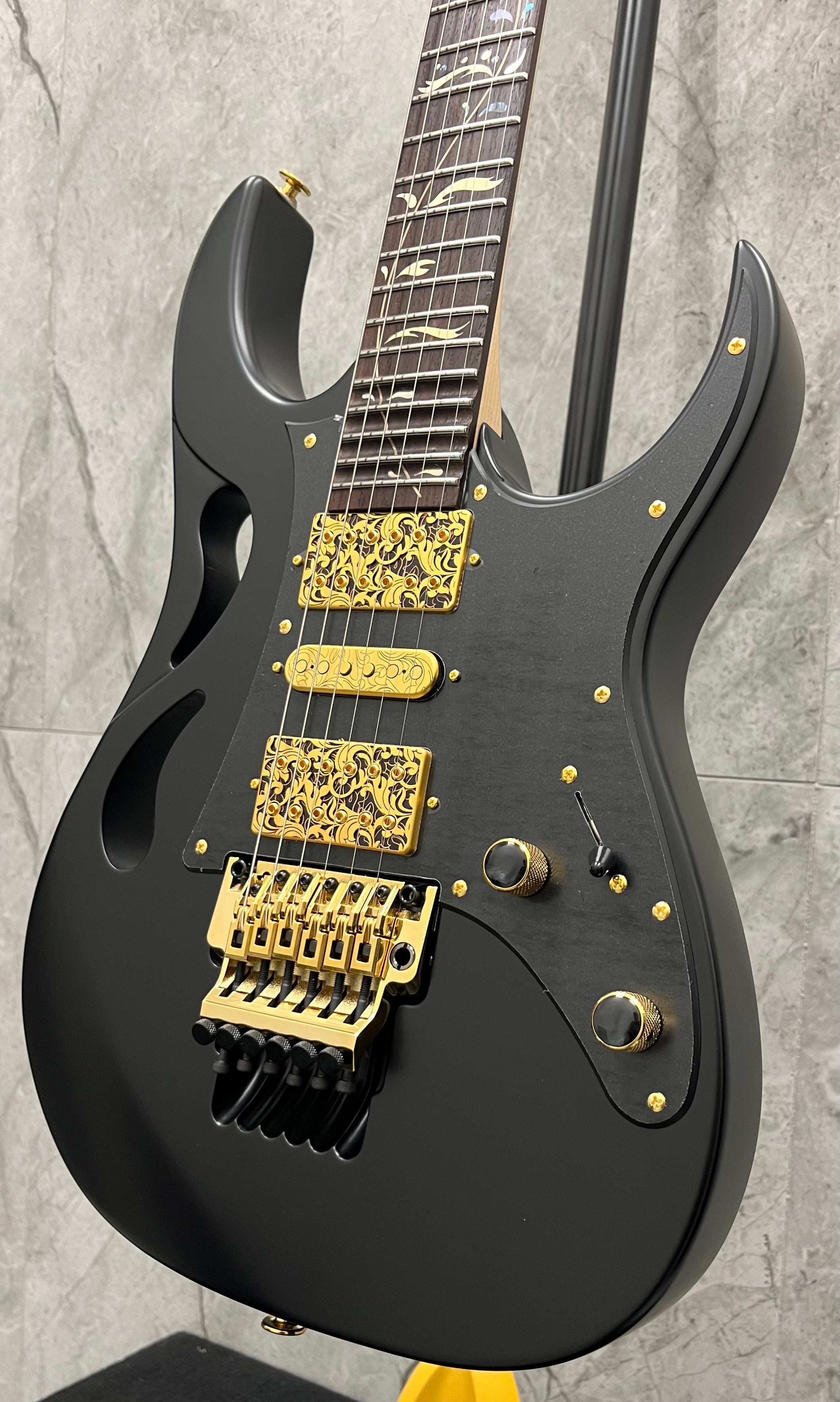 Ibanez PIA3761XB Steve Vai Signature MADE IN JAPAN Electric Guitar with Edge Tremolo - Onyx Black