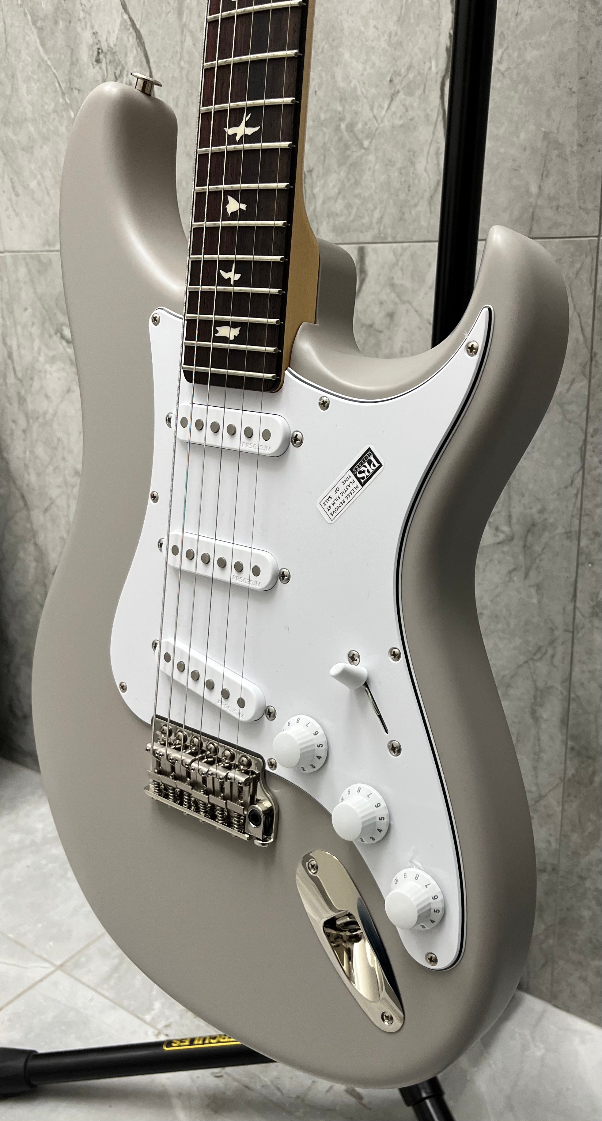 PRS Guitars USA Silver Sky John Mayer Signature Satin 25 - Moc Sand - Satin 113036::25: SERIAL NUMBER 24 0389147 - 7.0 LBS