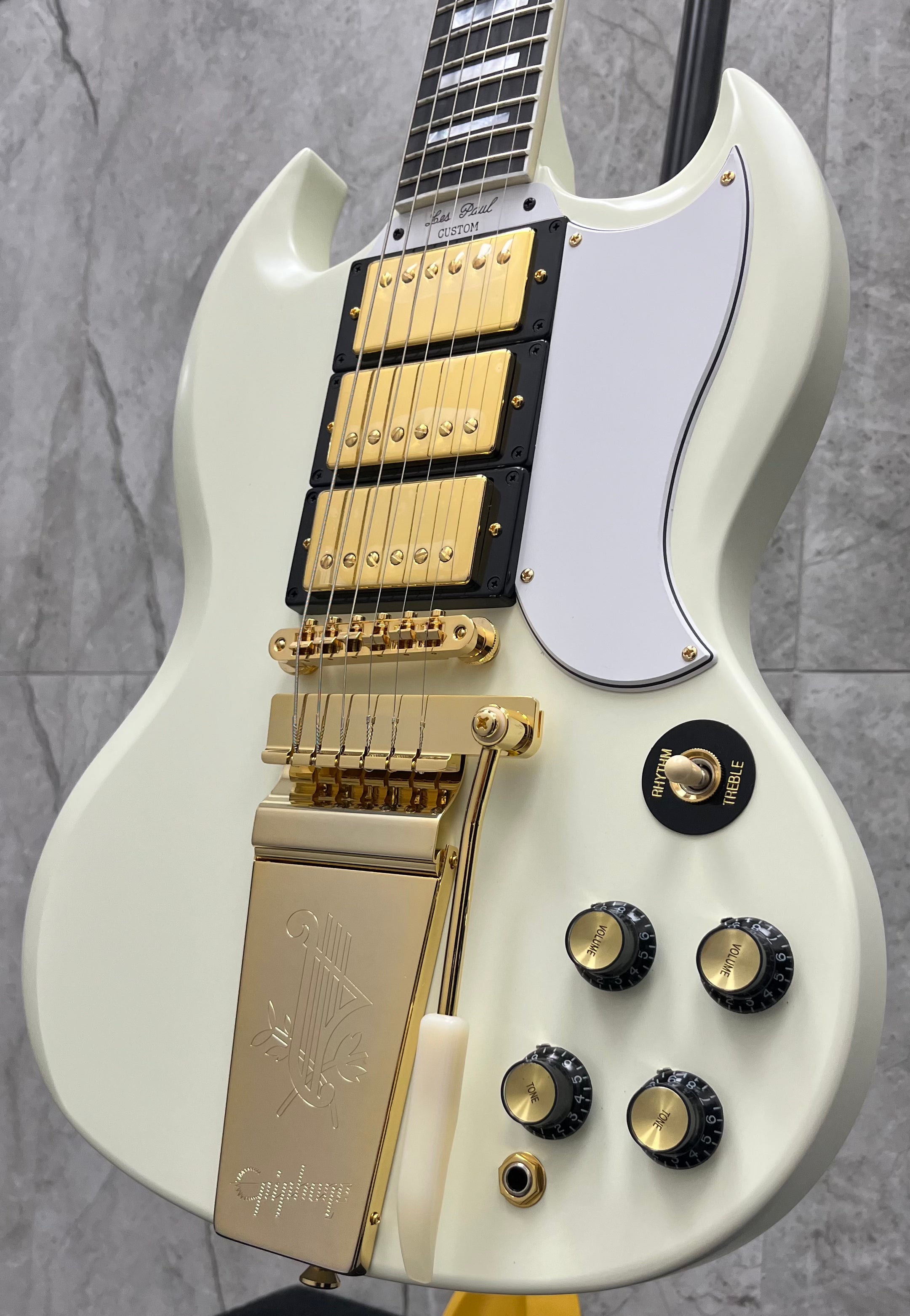 Epiphone ( GIBSON HEADSTOCK ) 1963 Les Paul SG Custom with Maestro Vibrola with Case - Classic White ECSGC63CWVGM SERIAL NUMBER 23111529370 - 8.0 LBS