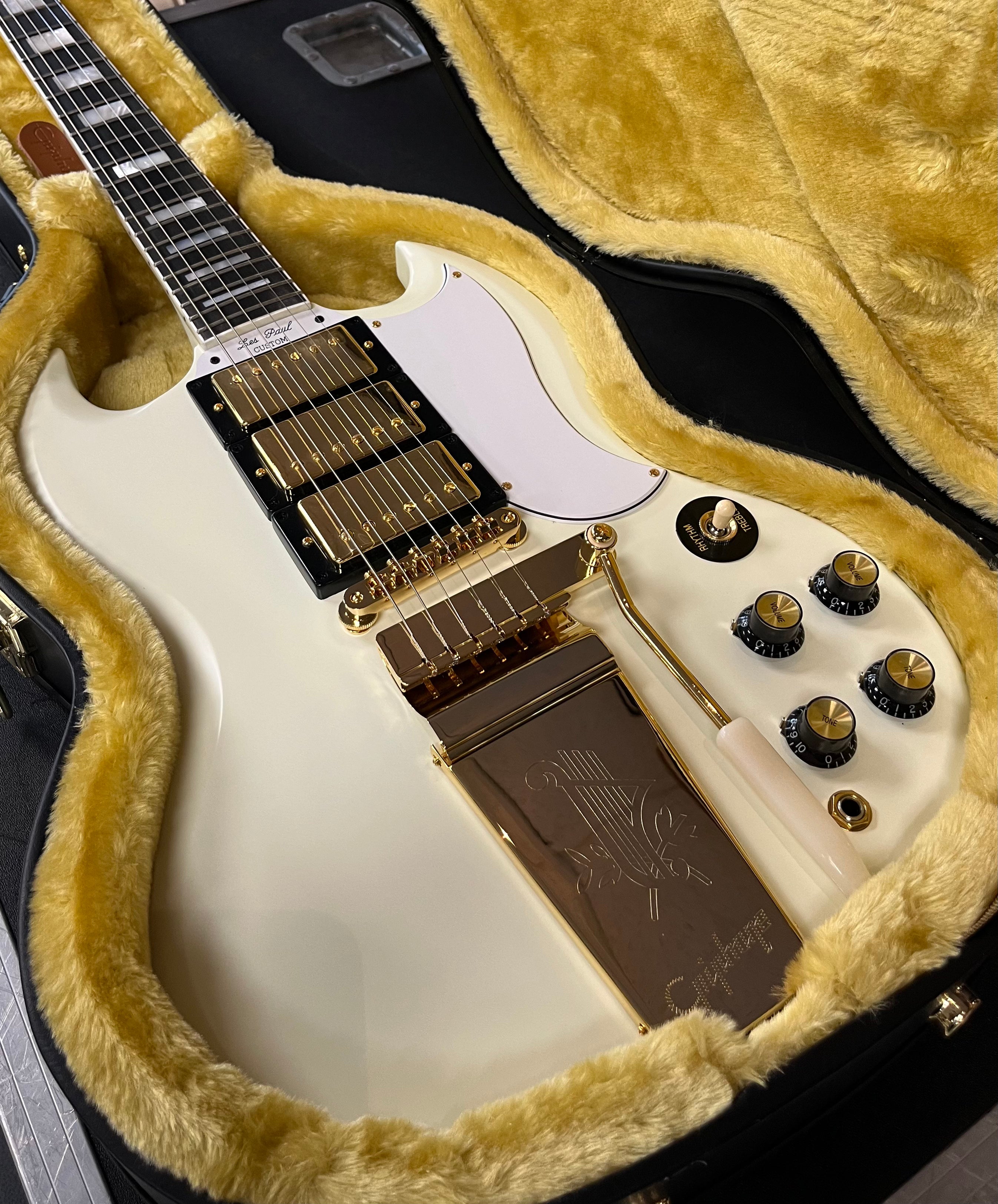 Epiphone ( GIBSON HEADSTOCK ) 1963 Les Paul SG Custom with Maestro Vibrola with Case - Classic White ECSGC63CWVGM SERIAL NUMBER 23111529370 - 8.0 LBS