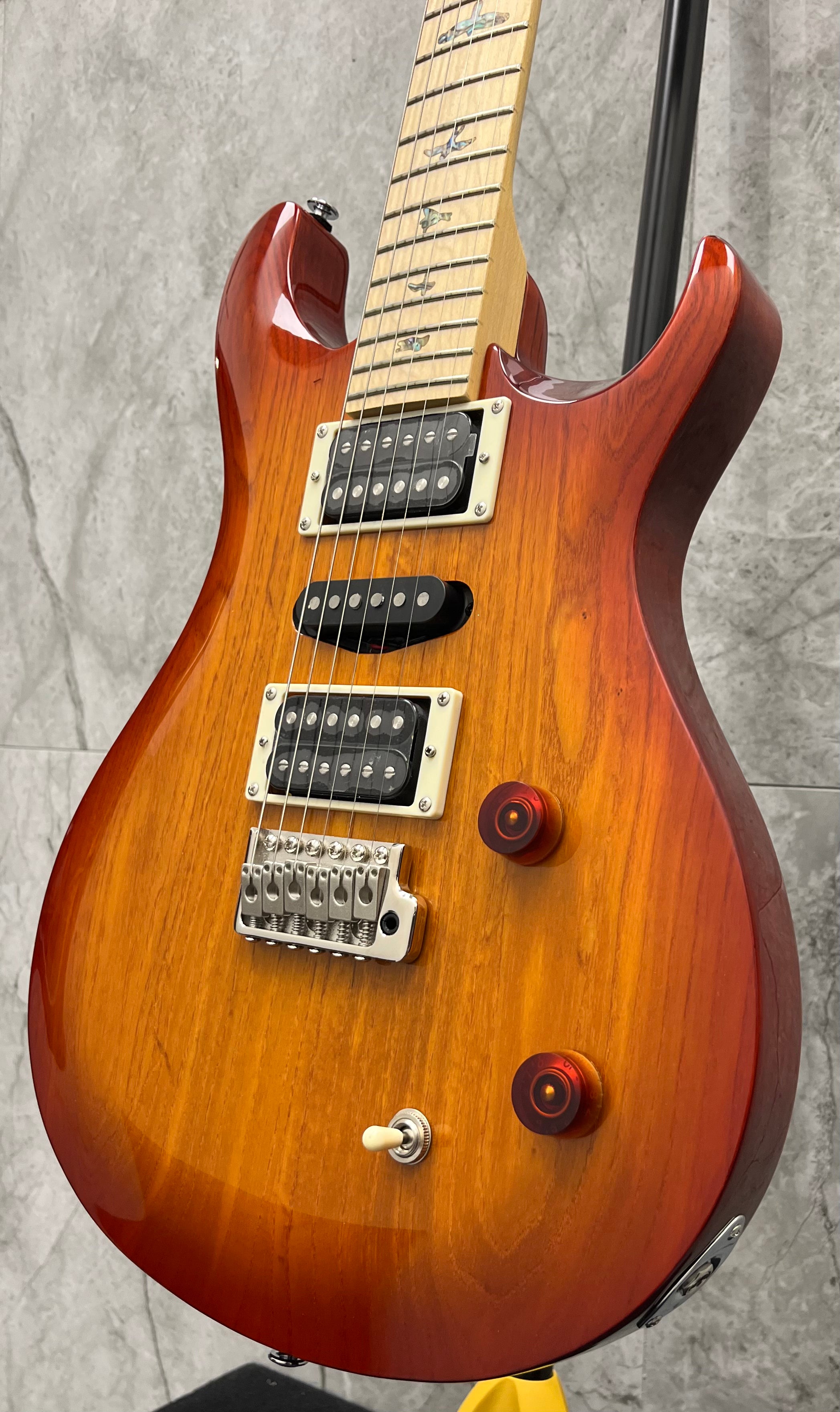 PRS Guitars SE Swamp Ash Special Electric Guitar with Gigbag - Vintage Sunburst 112886::VS: SERIAL NUMBER CTIG03147 - 7.0 LBS