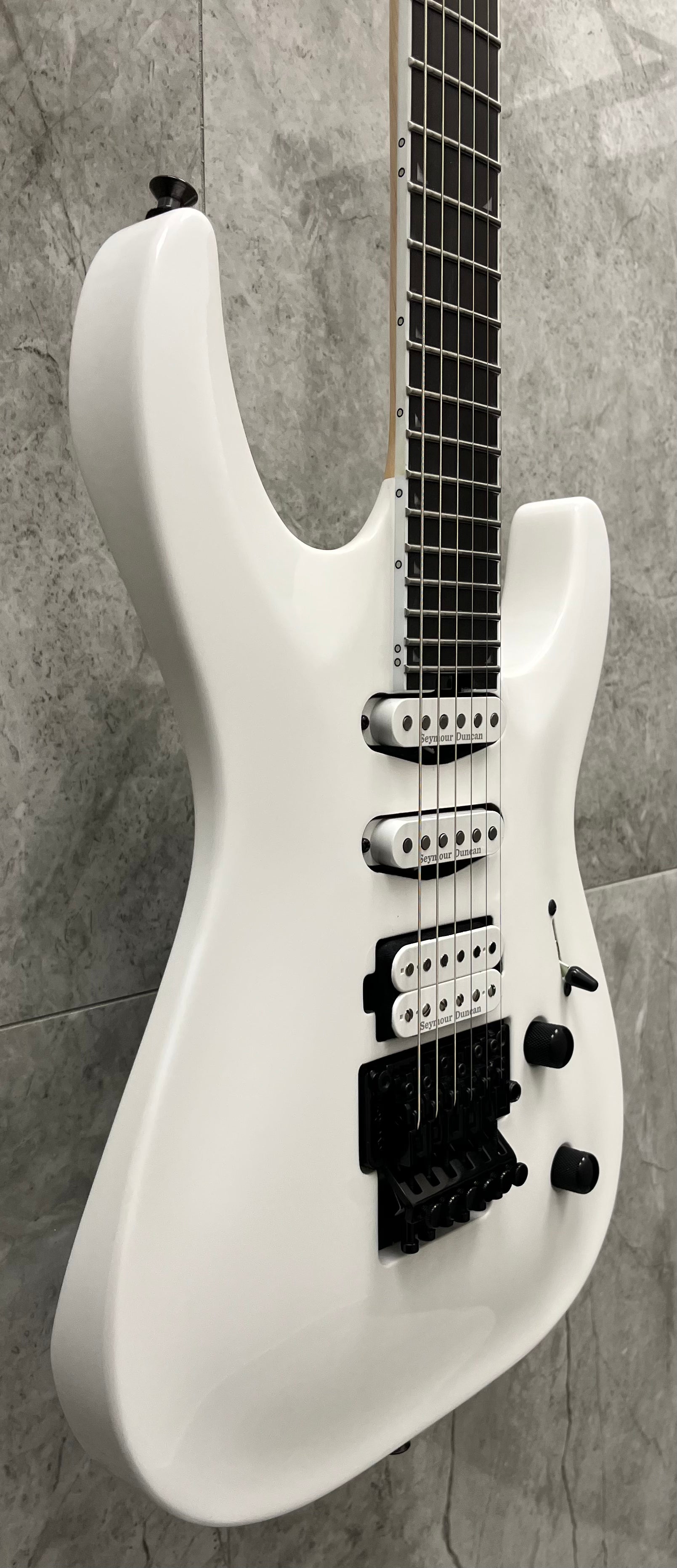 JACKSON Pro Plus Series Soloist SLA3, Ebony Fingerboard, Snow White 2914427576 SERIAL NUMBER CYJ2302054 - 7.0 LBS