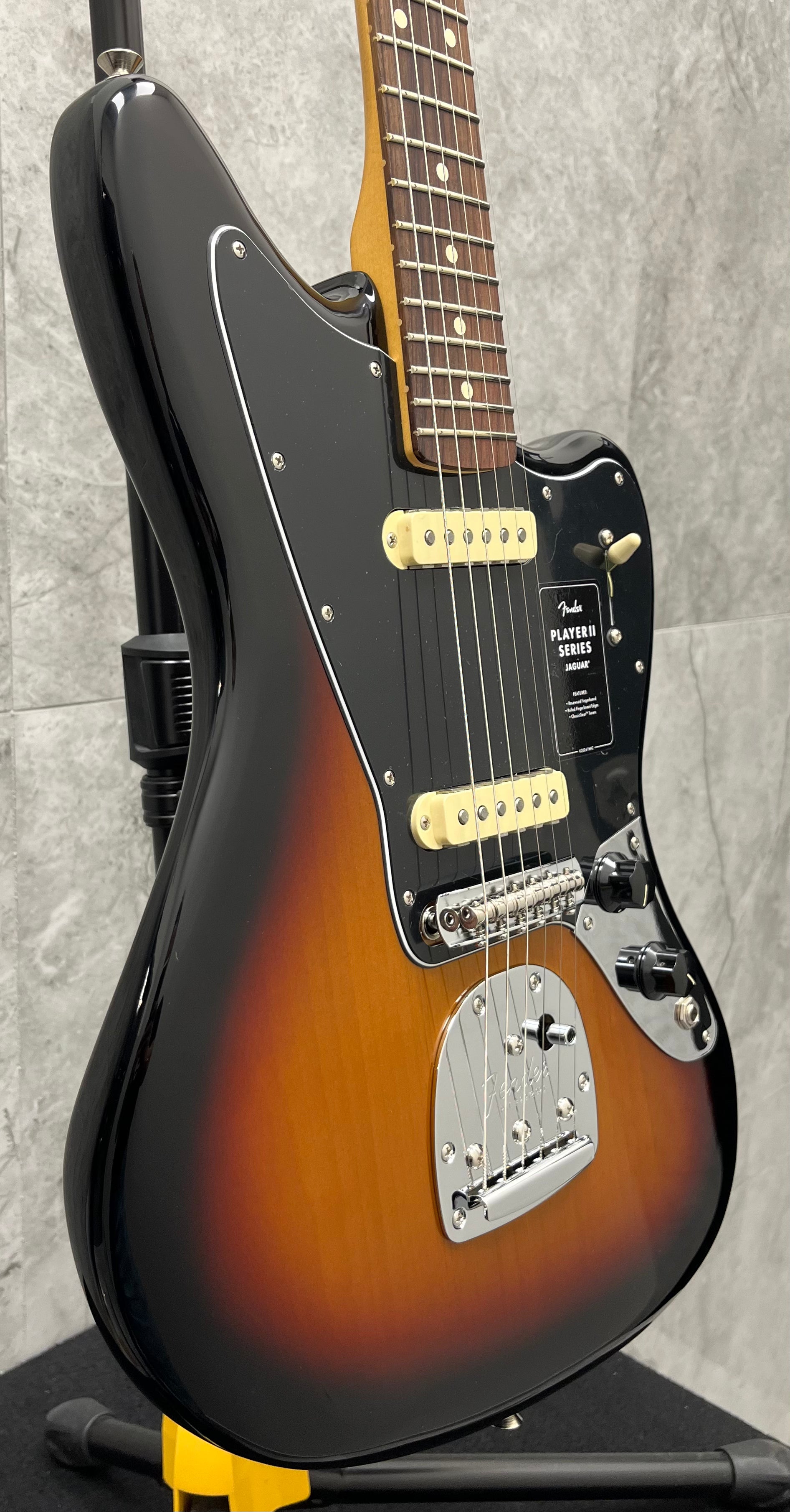 Fender Player II Jaguar Rosewood Fingerboard, 3 Color Sunburst 0140580500 SERIAL NUMBER MX24039247 - 8.2 LBS