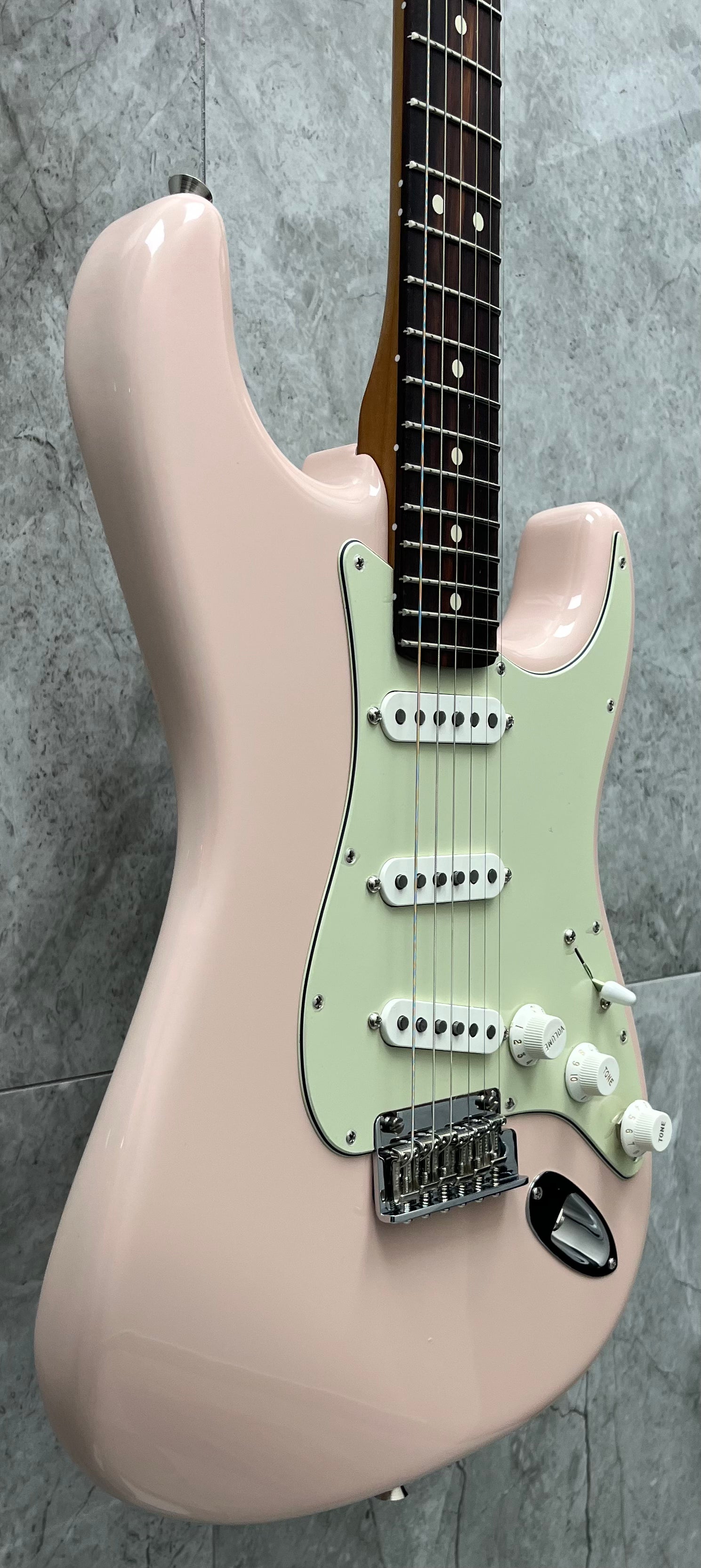 Fender USA Limited Edition American Professional II Stratocaster Rosewood Fingerboard, Shell Pink 0177110756 SERIAL NUMBER US24041844 - 8.0 LBS