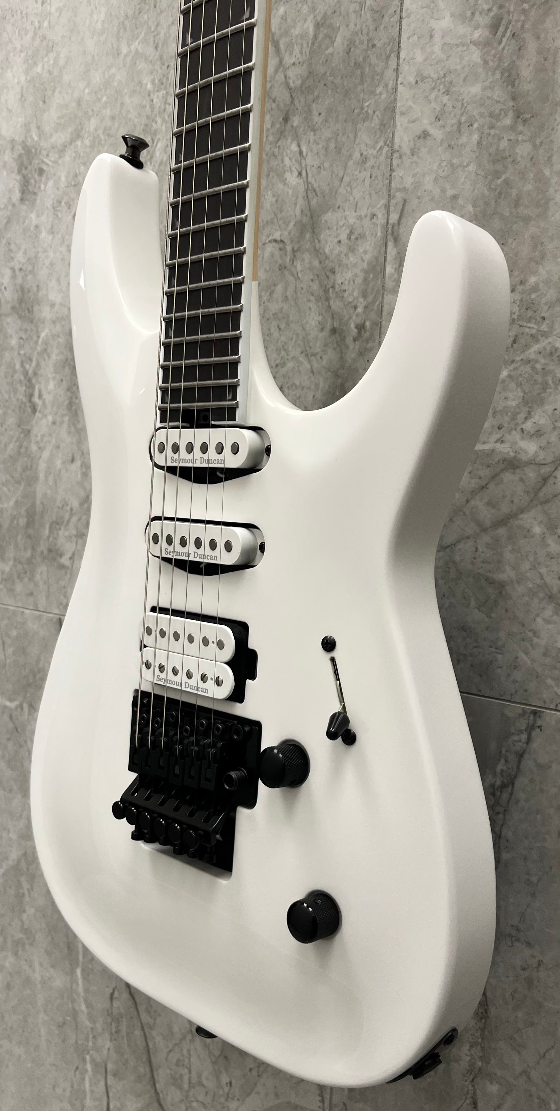 JACKSON Pro Plus Series Soloist SLA3, Ebony Fingerboard, Snow White 2914427576 SERIAL NUMBER CYJ2302054 - 7.0 LBS