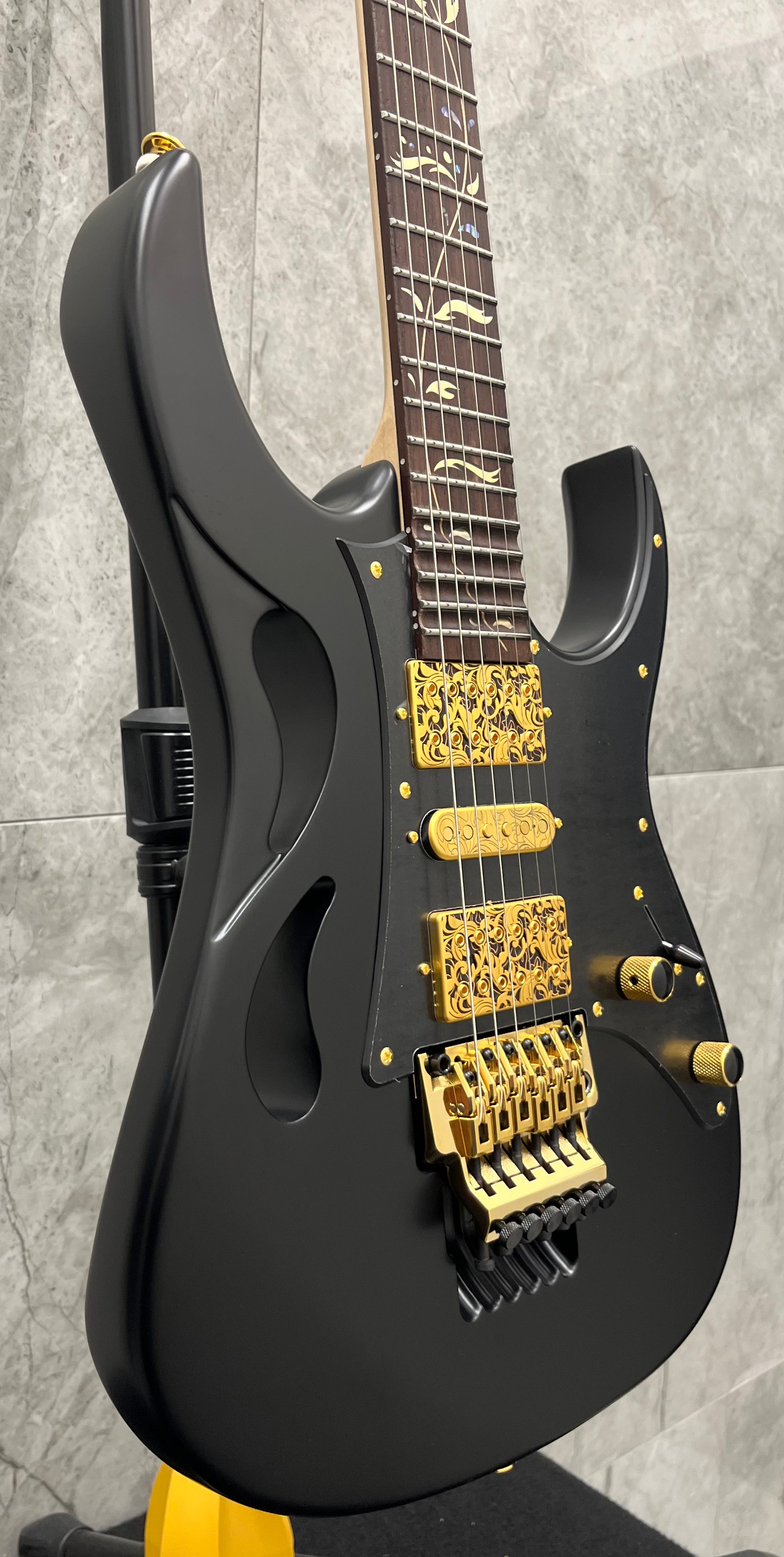 Ibanez PIA3761XB Steve Vai Signature MADE IN JAPAN Electric Guitar with Edge Tremolo - Onyx Black