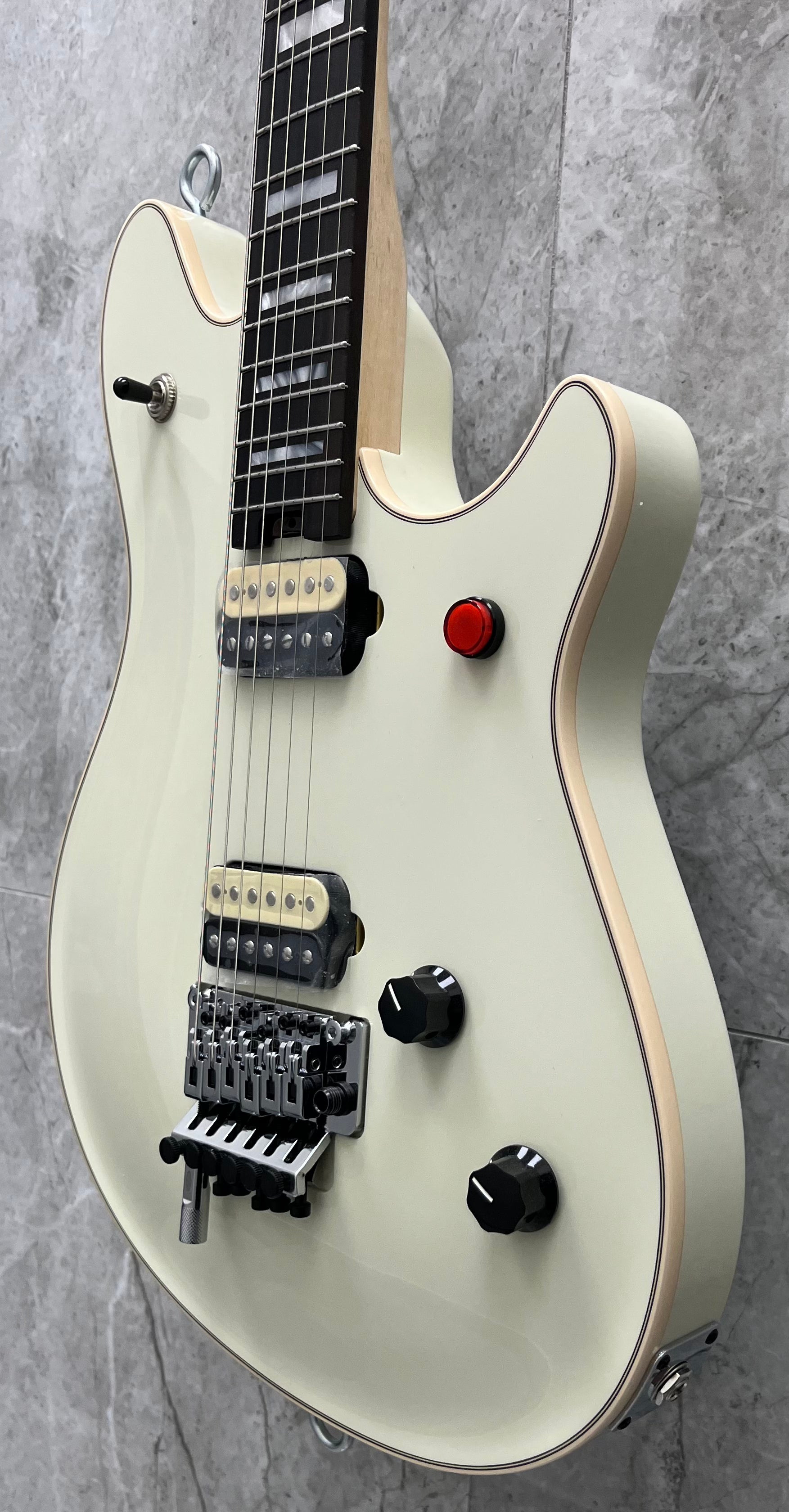 EVH Wolfgang MADE IN THE USA Edward Van Halen Signature Ebony Fingerboard Ivory 5107921849 SERIAL NUMBER WG17288A - 7.4 LBS