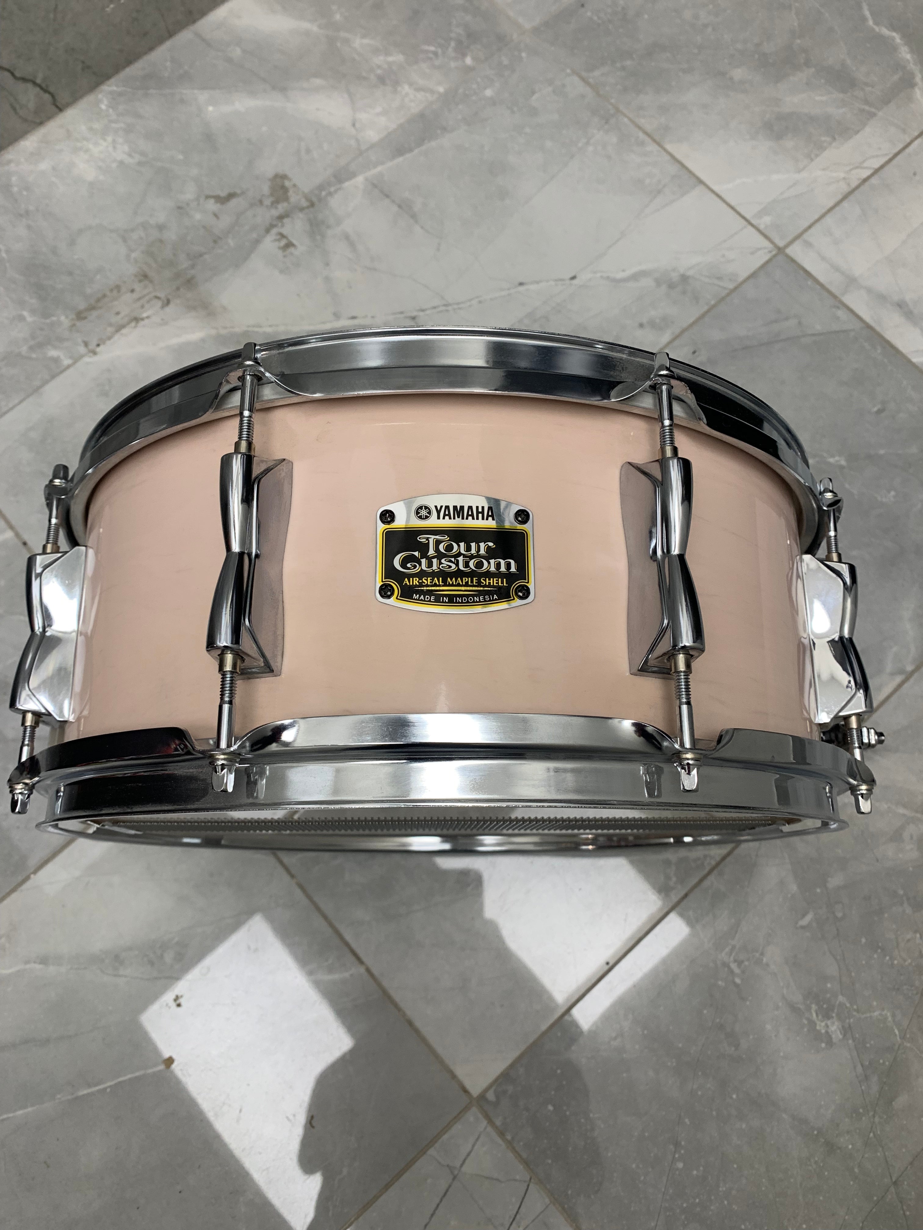 YAMAHA TOUR CUSTOM SNARE FLOOR MODEL SOME USE IN STORE...OLD STOCK