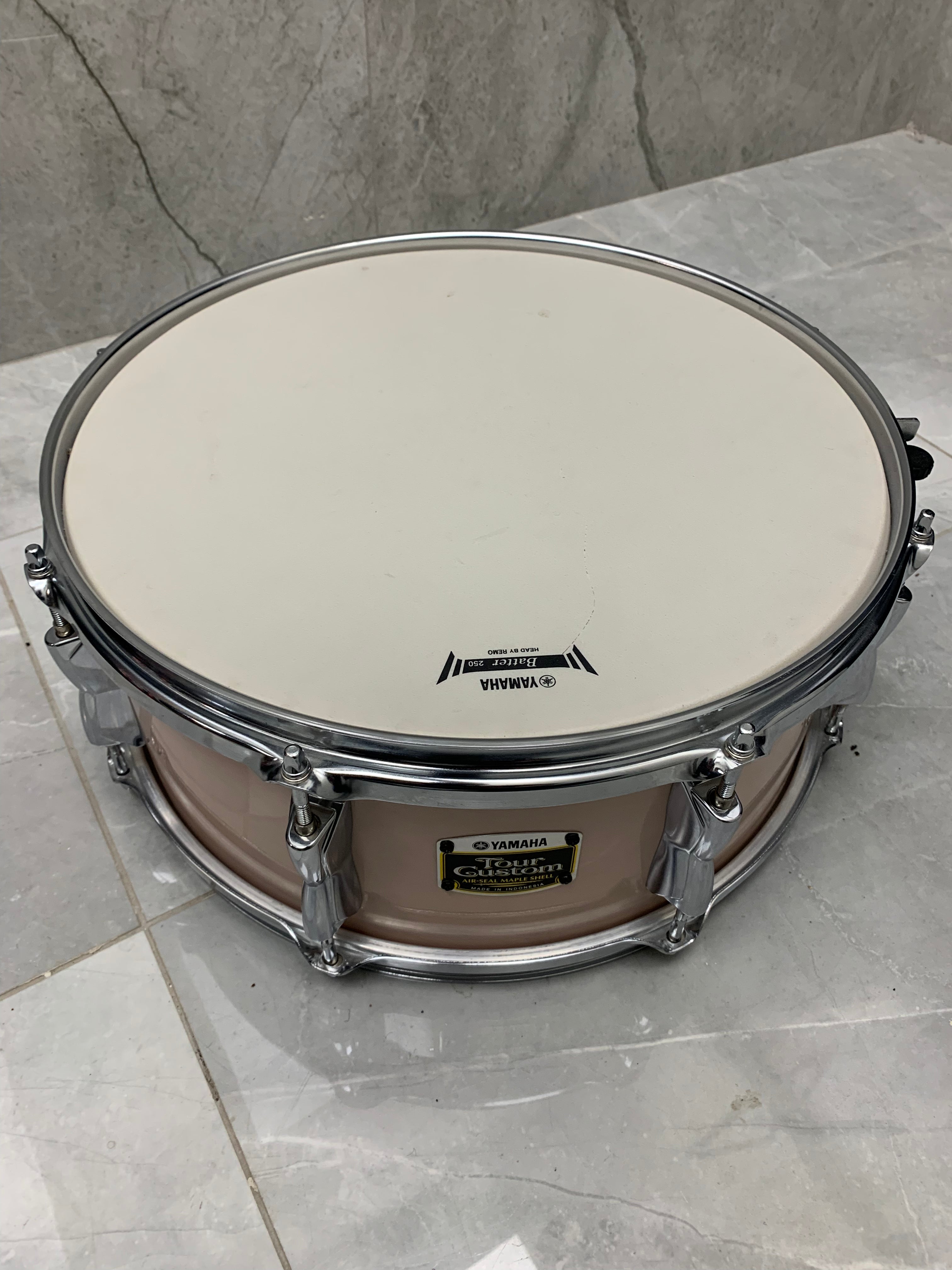 YAMAHA TOUR CUSTOM SNARE FLOOR MODEL SOME USE IN STORE...OLD STOCK