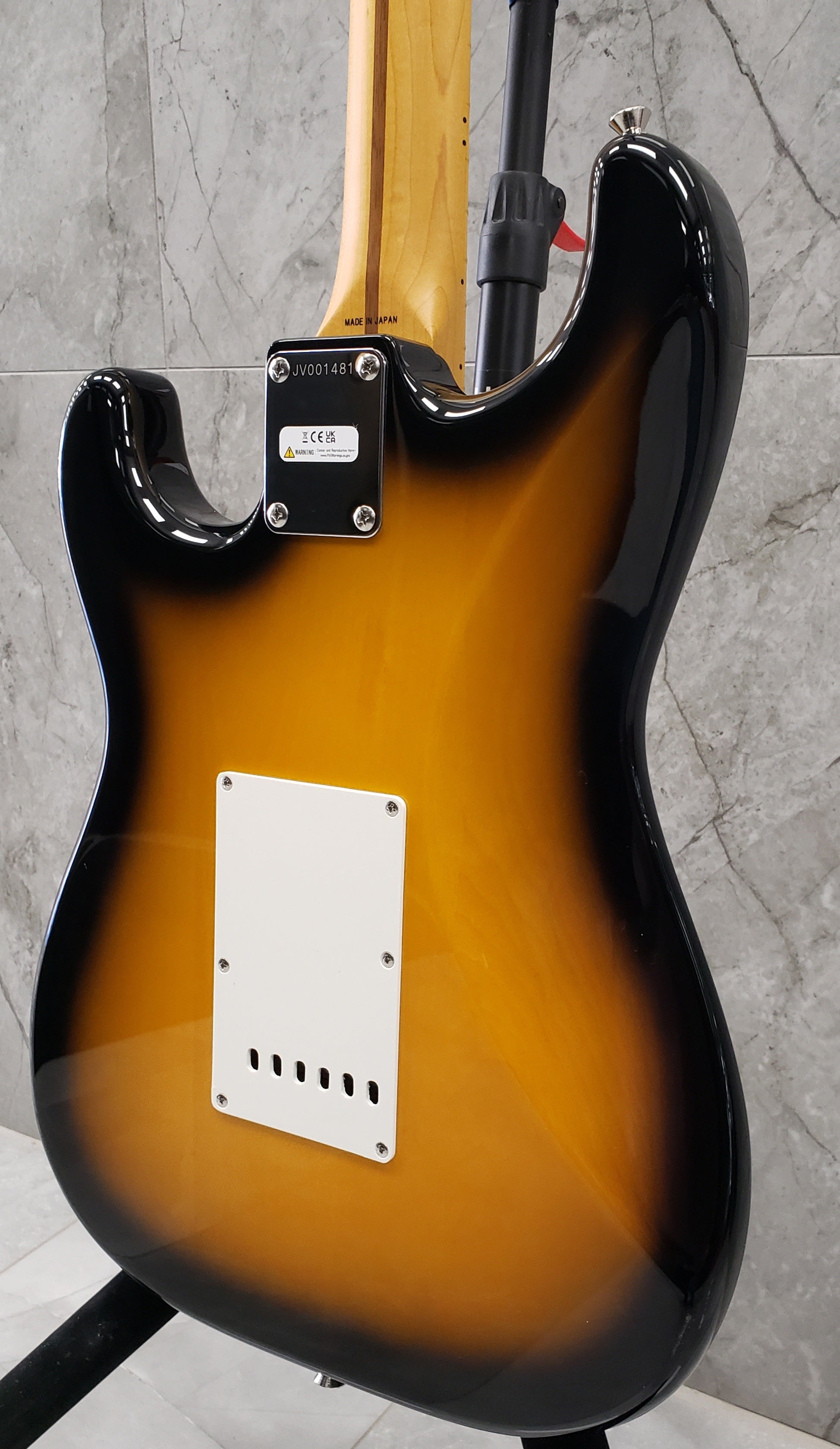 FENDER MADE IN JAPAN JV Modified 50s Stratocaster HSS Maple Fingerboard 2-Color Sunburst 0251802303 SERIAL NUMBER JV001481 - 7.0 LBS